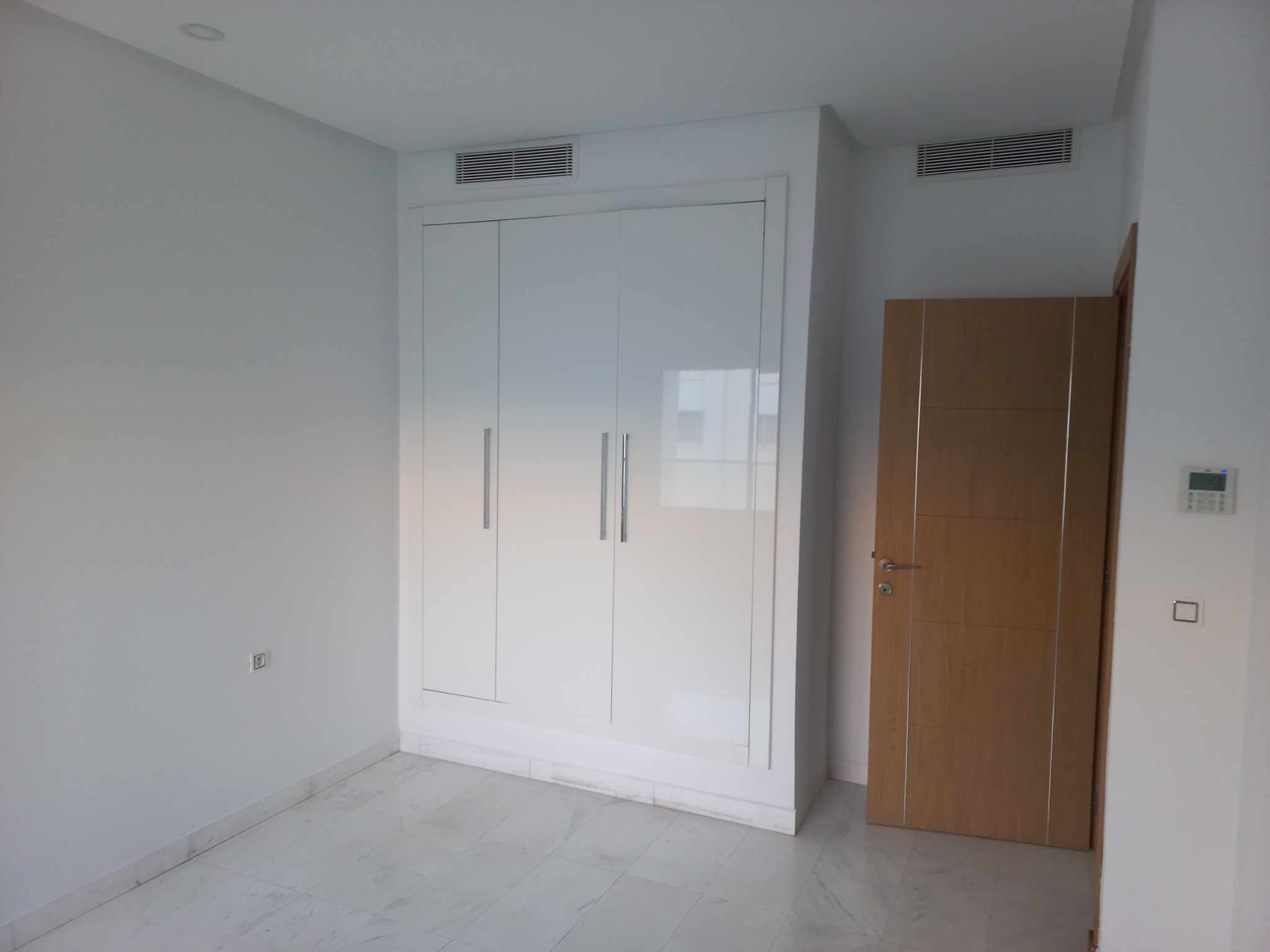 La Soukra&nbsp;La Soukra&nbsp;Location&nbsp;Appart. 2 pi�ces&nbsp;Spacieux s2 pas loin du closerie ain zaghouan