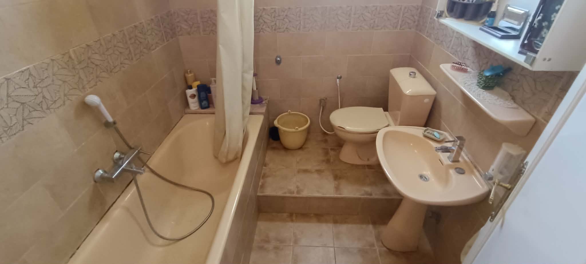 El Menzah&nbsp;Mutuelle Ville&nbsp;Location&nbsp;Appart. 4 pi�ces&nbsp;Spacieux etage de villa mutuelleville