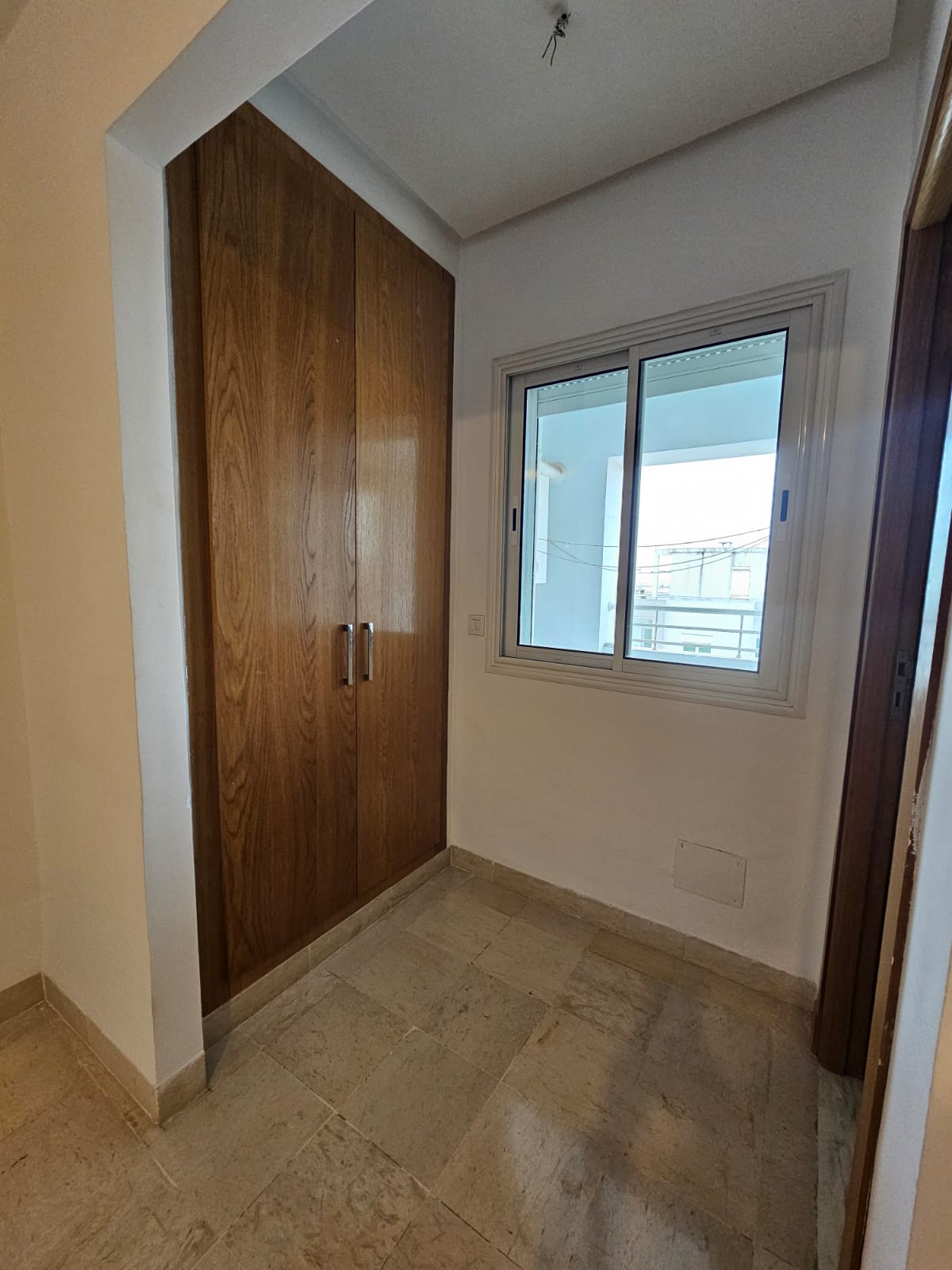 Ain Zaghouan&nbsp;Ain Zaghouan&nbsp;Location&nbsp;Appart. 2 pi�ces&nbsp;S plus un bien orient� � l'aouina