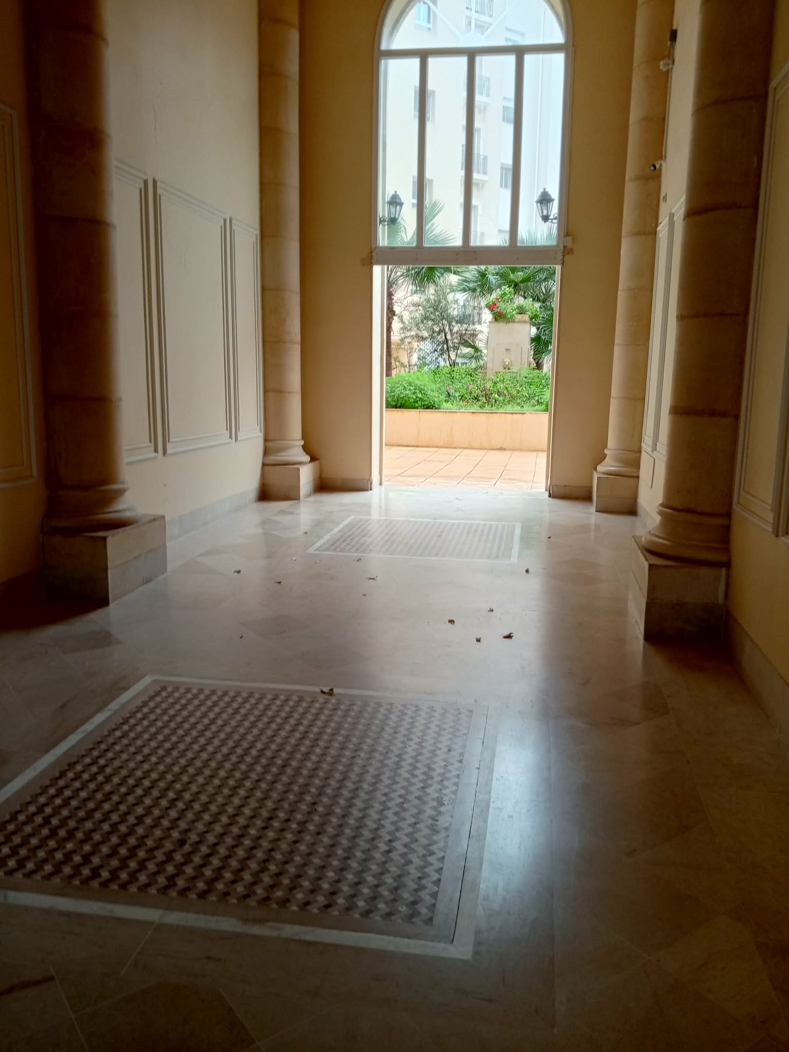 La Marsa&nbsp;Berge Du Lac&nbsp;Location&nbsp;Appart. 4 pi�ces&nbsp;Berge du lac  r�sidence iris