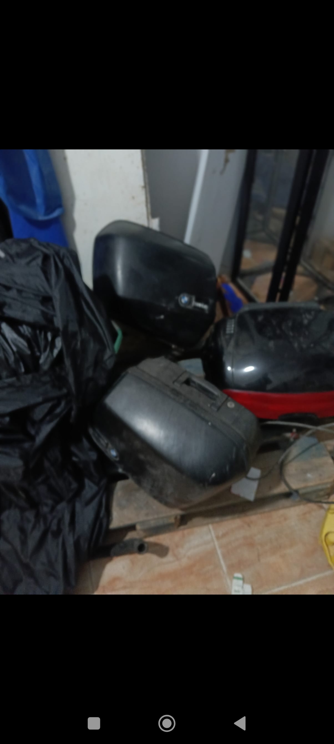 Raoued&nbsp;El Brarja&nbsp;Accessoires et Entretien&nbsp;Porte-V�los et Porte-Skis&nbsp;Deux valises lateral bmw