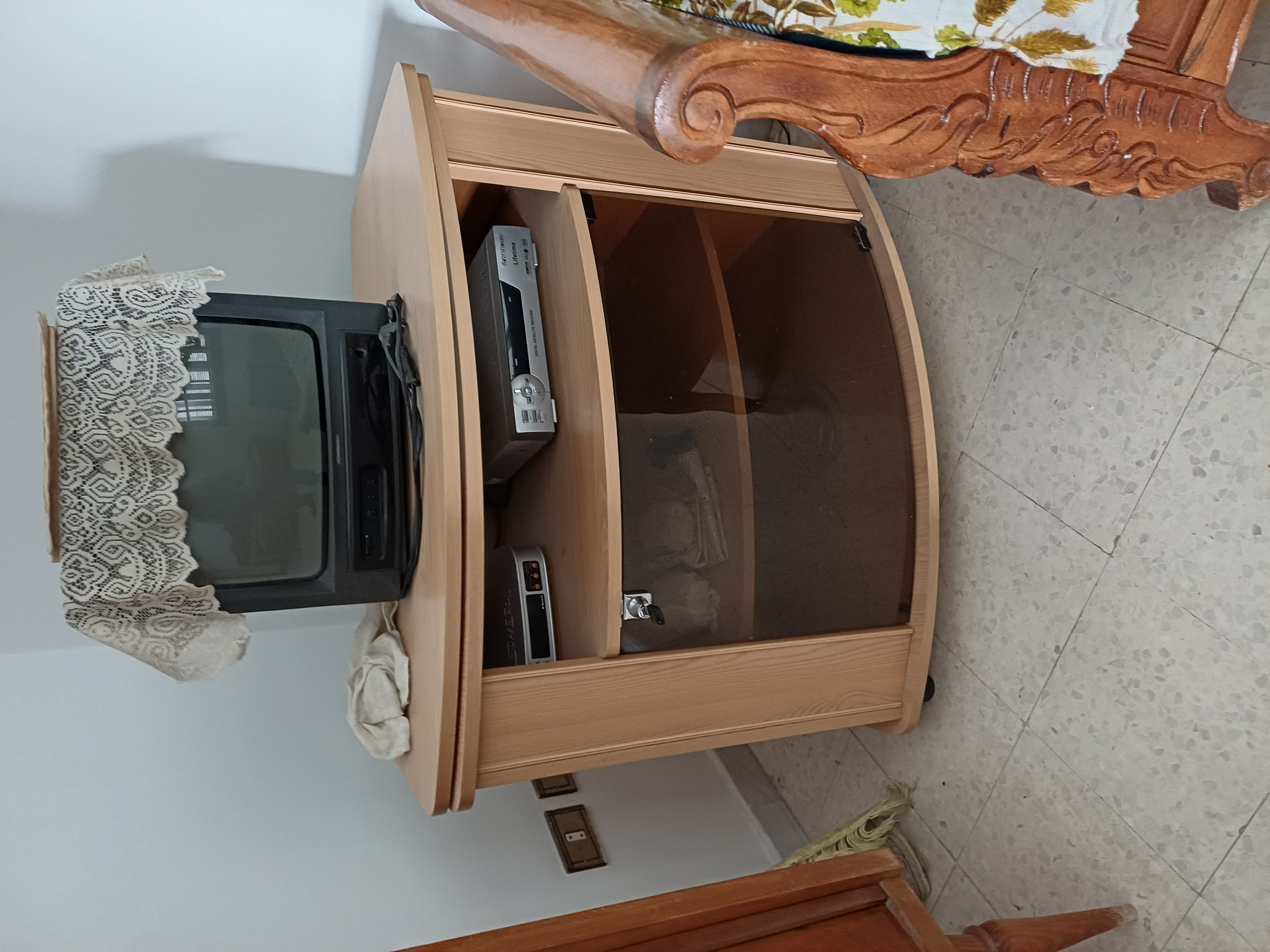 Rades&nbsp;Rades Meliane&nbsp;Salon - Salle � manger &nbsp;Meubles TV&nbsp;Meuble tv comme neuf