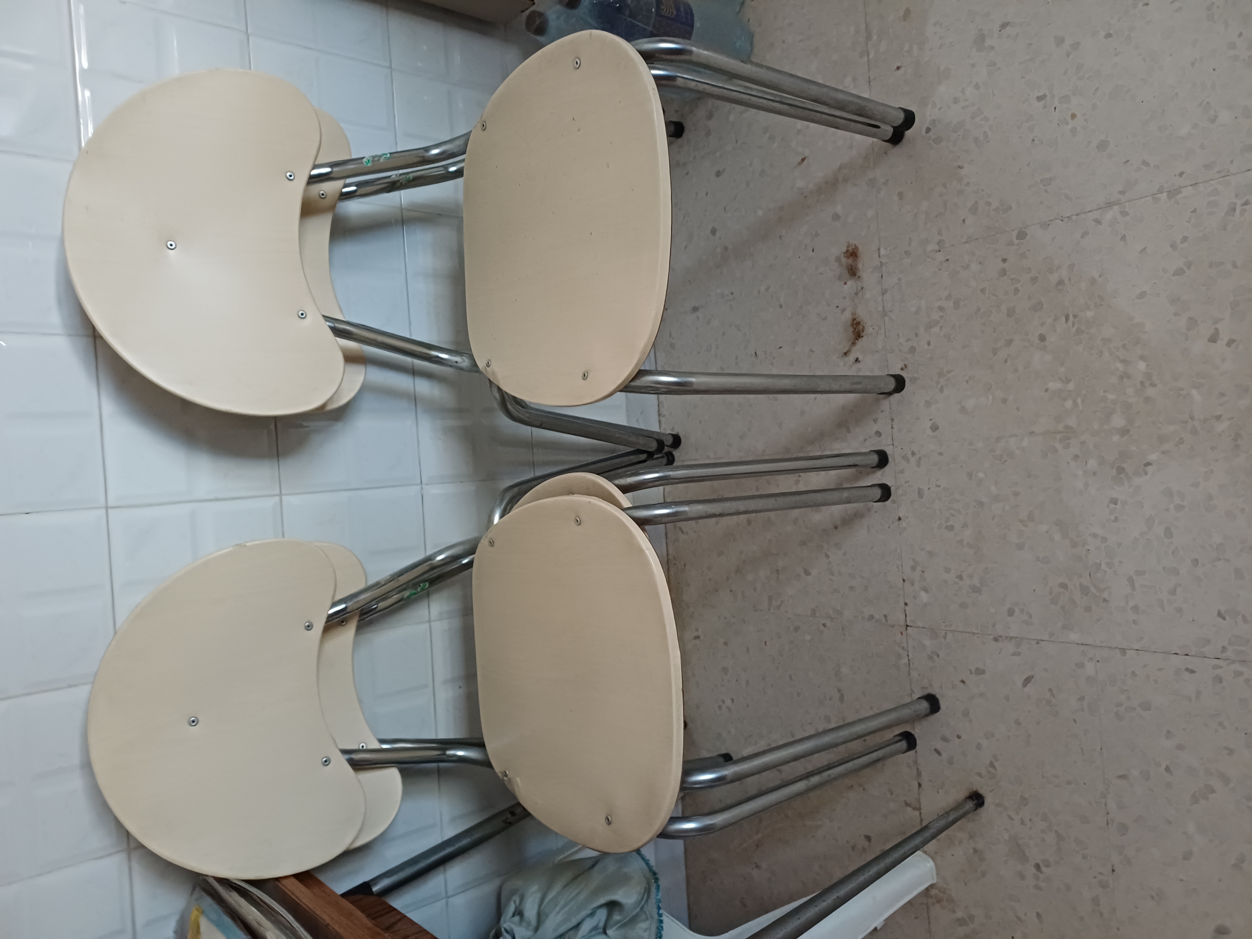 Rades&nbsp;Rades Meliane&nbsp;Meubles de cuisine et salle de bain&nbsp;Tables - Coins Repas&nbsp;Table avec chaises