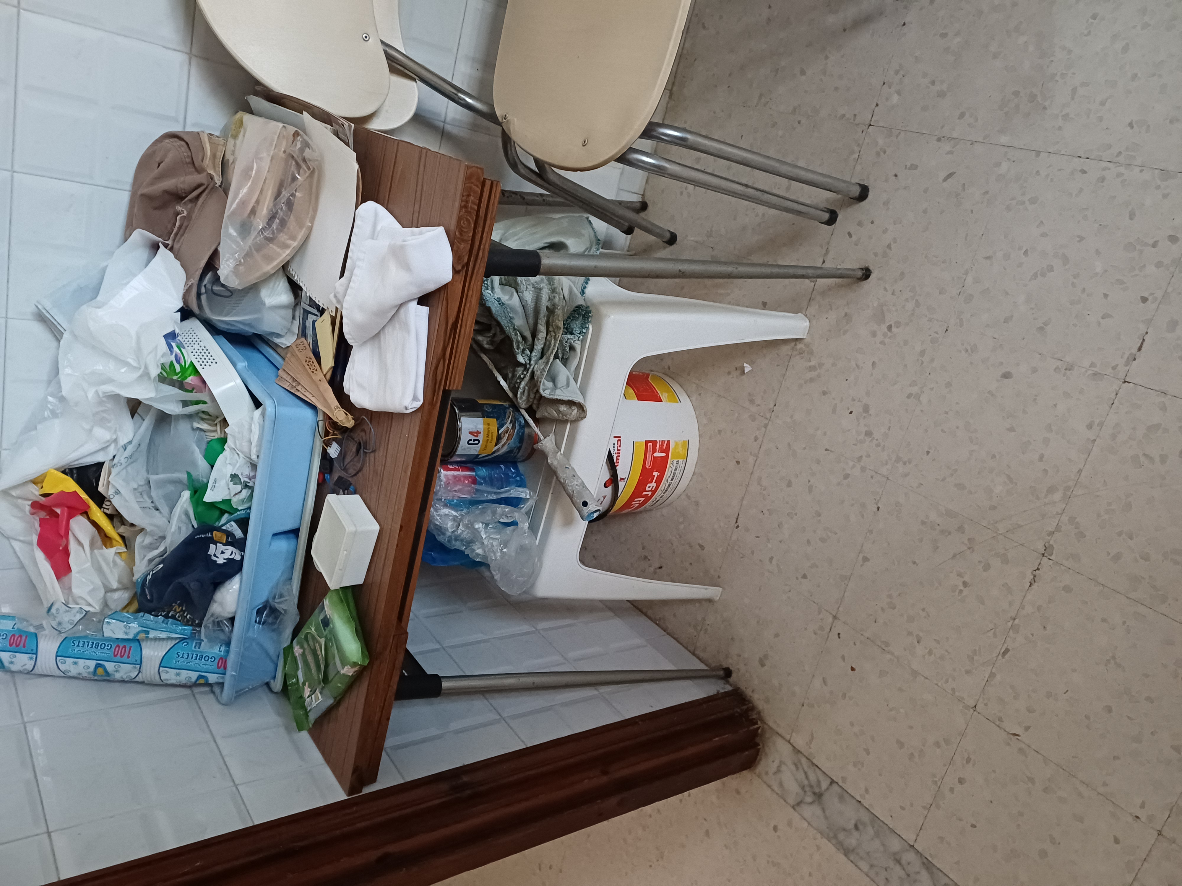 Rades&nbsp;Rades&nbsp;Meubles de cuisine et salle de bain&nbsp;Tables - Coins Repas&nbsp;Table qui sagrandit en ouvrant tres pratique