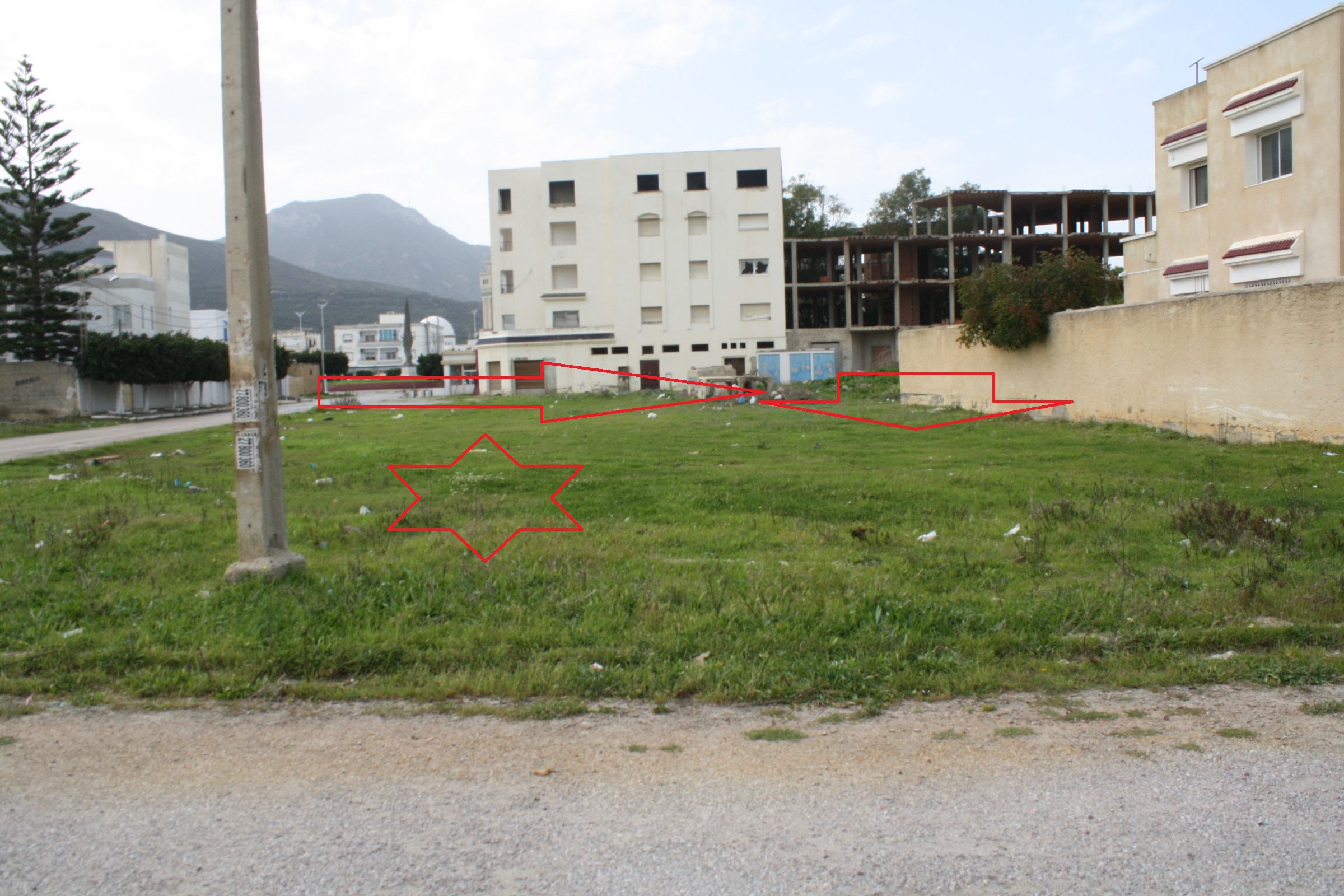 Hammam Chatt&nbsp;Hammam Chatt&nbsp;Terrain&nbsp;Terrain nu&nbsp;Gps terrain  hnia vibilis� avec titre foncier