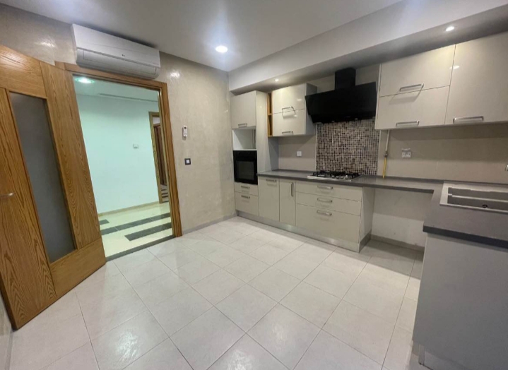 La Soukra&nbsp;La Soukra&nbsp;Location&nbsp;Appart. 4 pi�ces&nbsp;S plus 3 rdc au rue du park