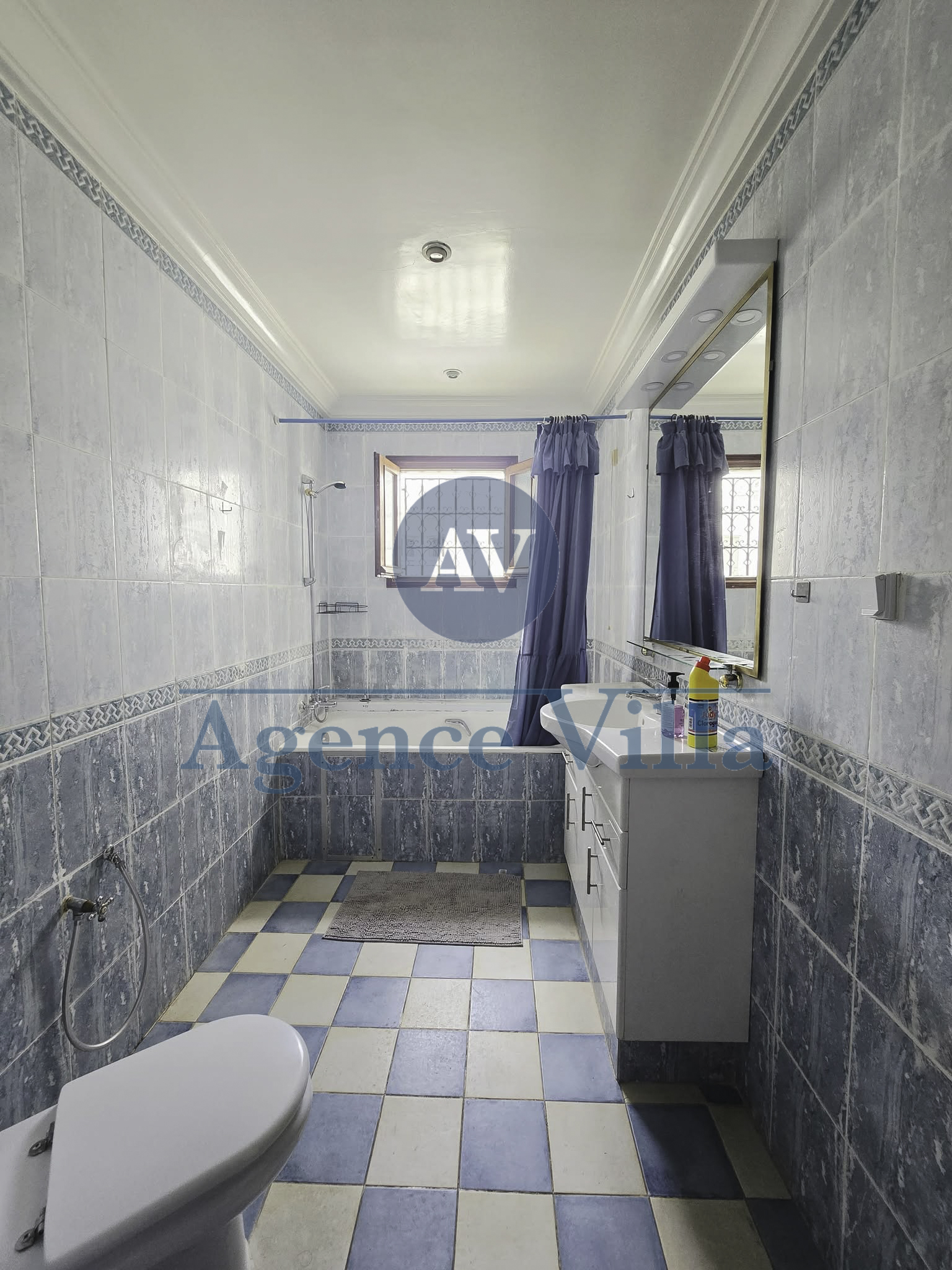 La Marsa&nbsp;Marsa Ennassim&nbsp;Location&nbsp;Appart. 5 pi�ces+&nbsp;Villa s4 avec jardin � la marsa