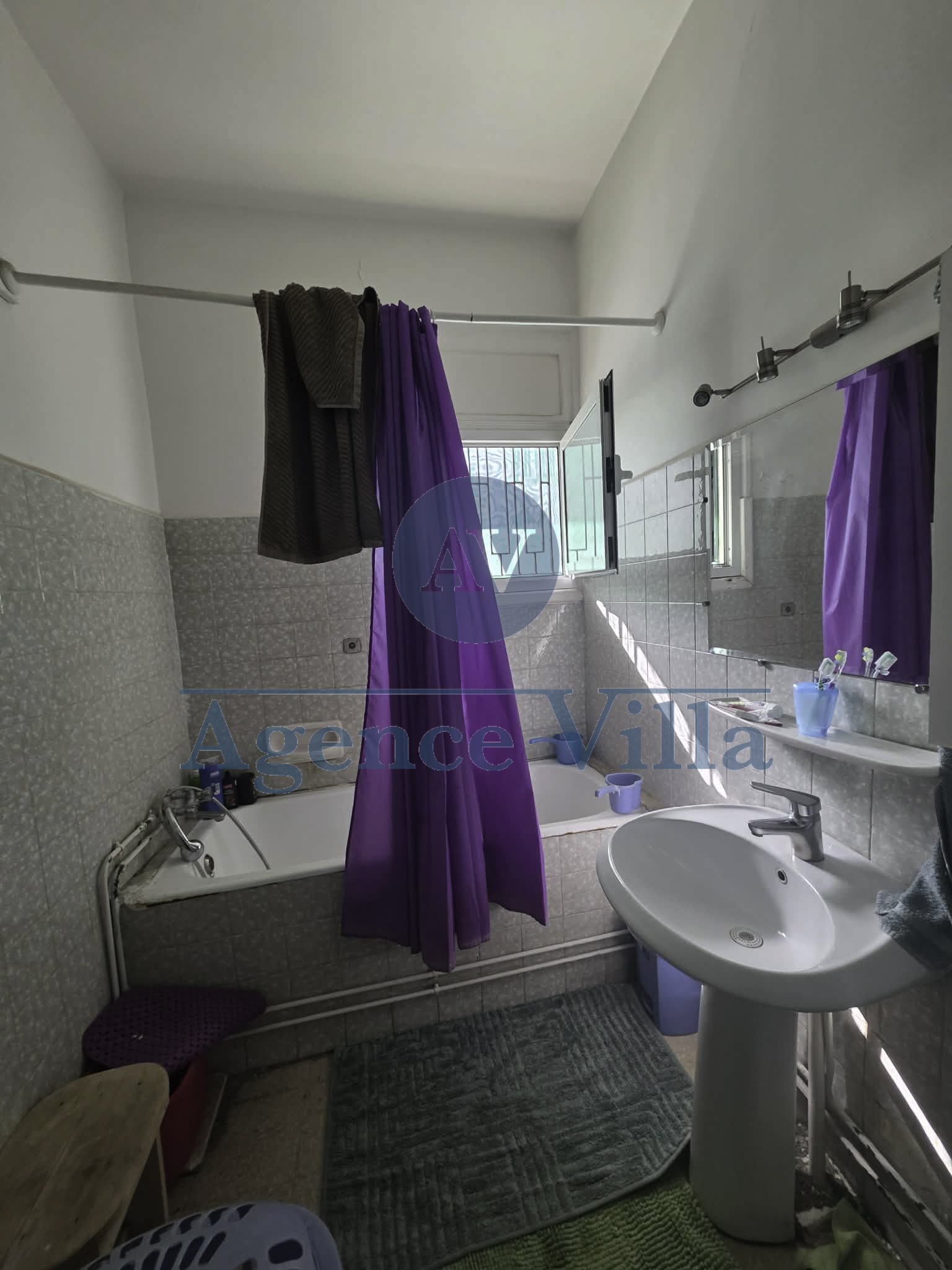 Ariana Ville&nbsp;El Menzah 5&nbsp;Vente&nbsp;Appart. 5 pi�ces+&nbsp;Villa s4 � r�nover el menzah 4