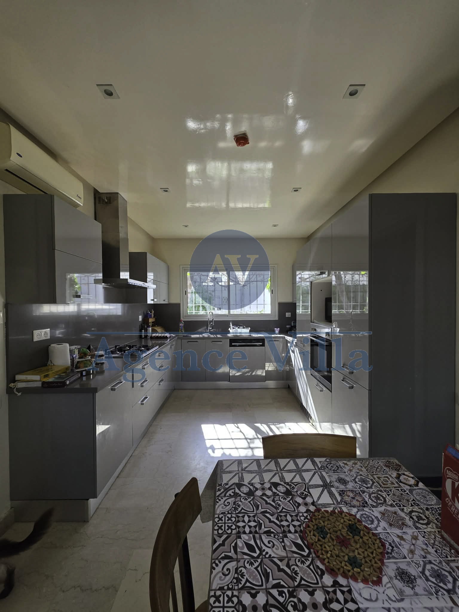 La Marsa&nbsp;Marsa Ennassim&nbsp;Location&nbsp;Appart. 5 pi�ces+&nbsp;S5 � la marsa