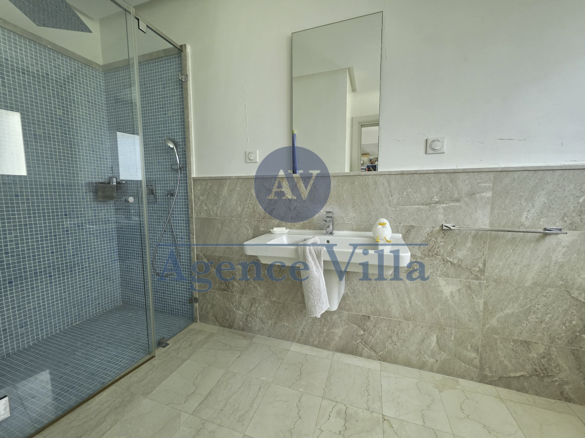 La Marsa&nbsp;Marsa Ennassim&nbsp;Location&nbsp;Appart. 5 pi�ces+&nbsp;S5 � la marsa