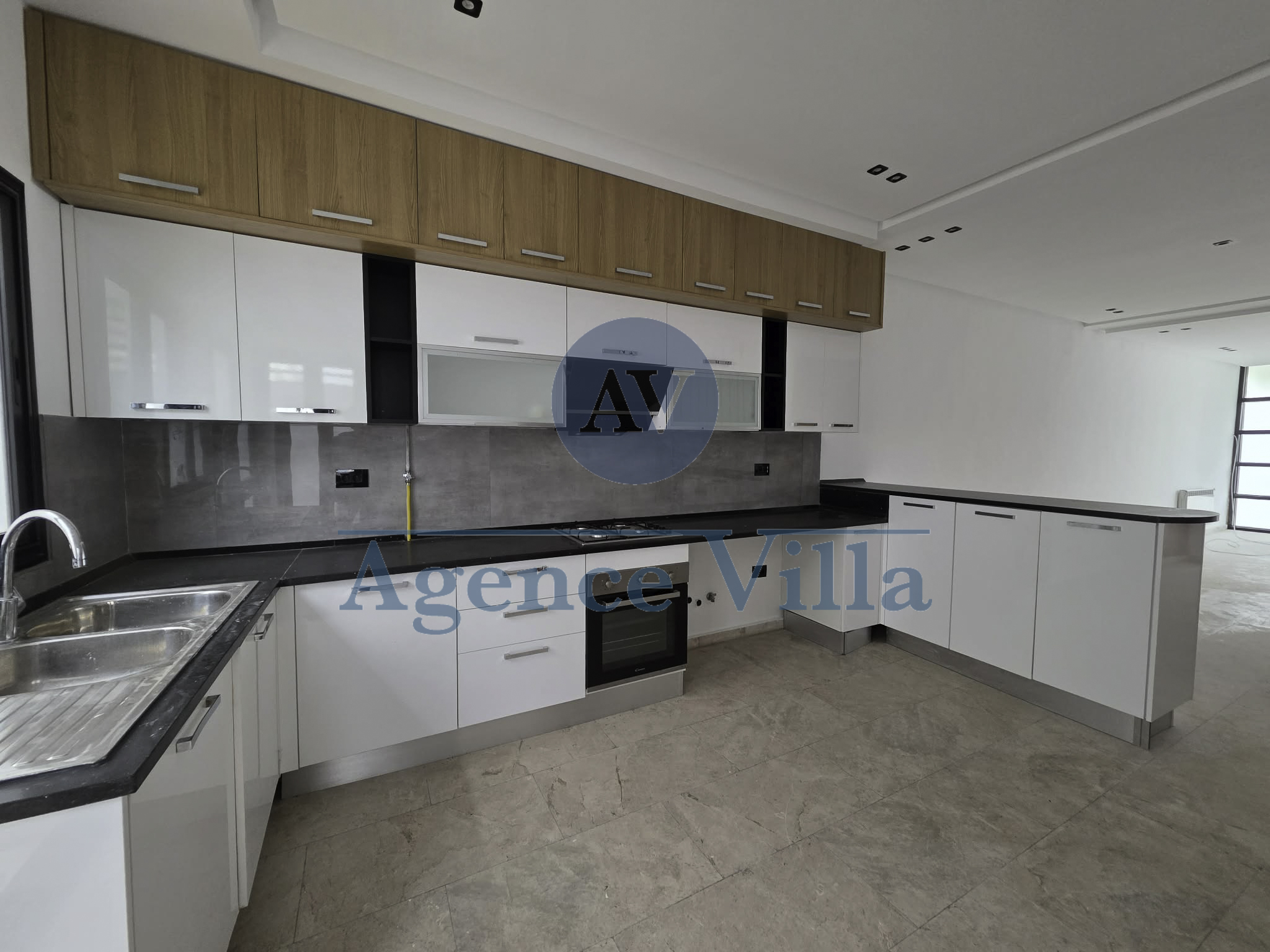 La Marsa&nbsp;Cite Du Stade&nbsp;Location&nbsp;Appart. 4 pi�ces&nbsp;Duplex � la marsa s3
