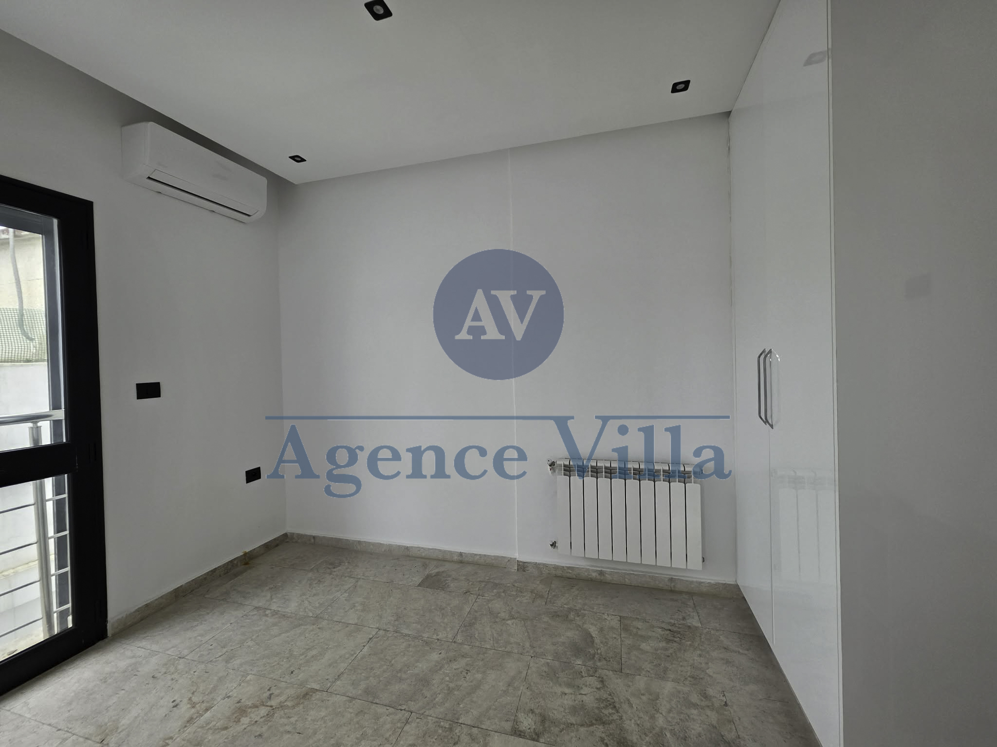 La Marsa&nbsp;Cite Du Stade&nbsp;Location&nbsp;Appart. 4 pi�ces&nbsp;Duplex � la marsa s3