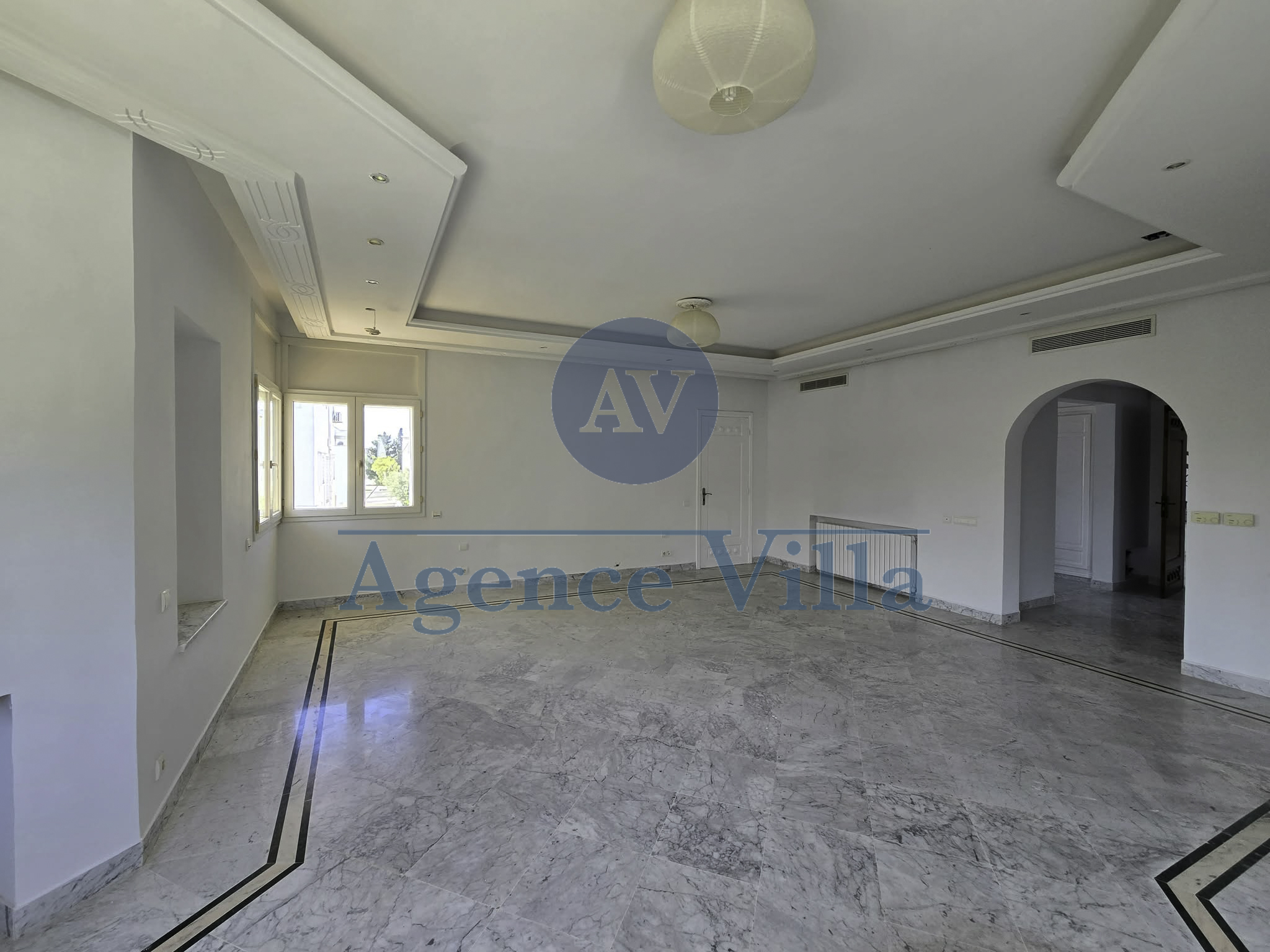 La Marsa&nbsp;Marsa Ennassim&nbsp;Location&nbsp;Appart. 5 pi�ces+&nbsp;Villa s6 avec jardin piscine � la marsa