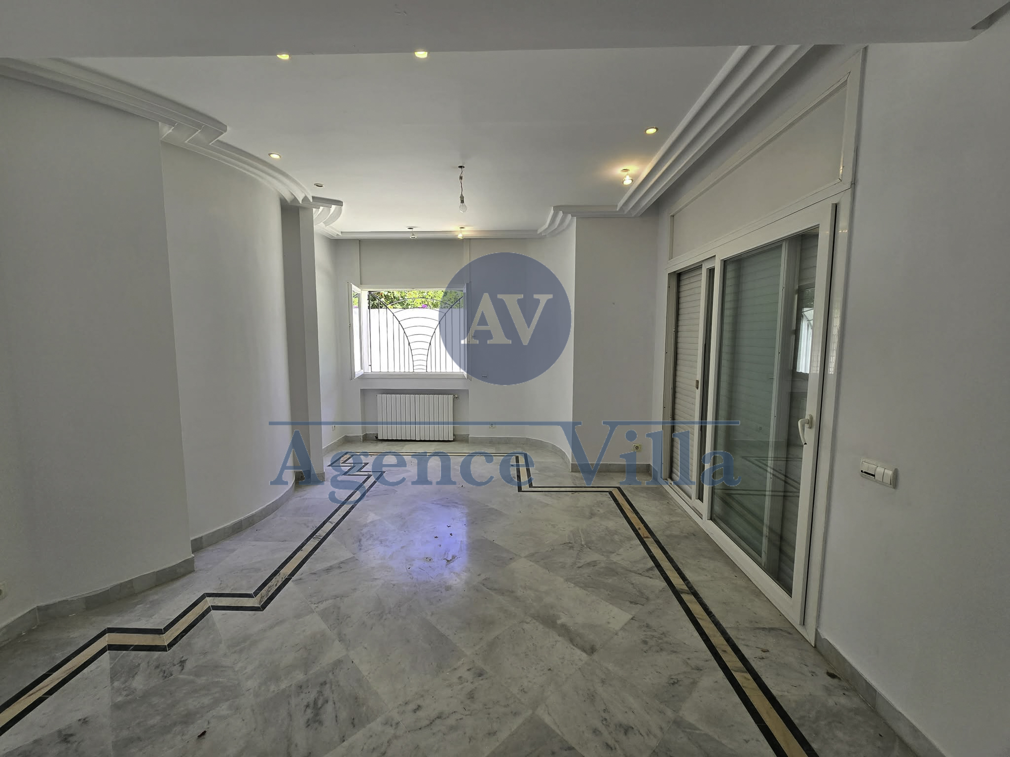 La Marsa&nbsp;Marsa Ennassim&nbsp;Location&nbsp;Appart. 5 pi�ces+&nbsp;Villa s6 avec jardin piscine � la marsa