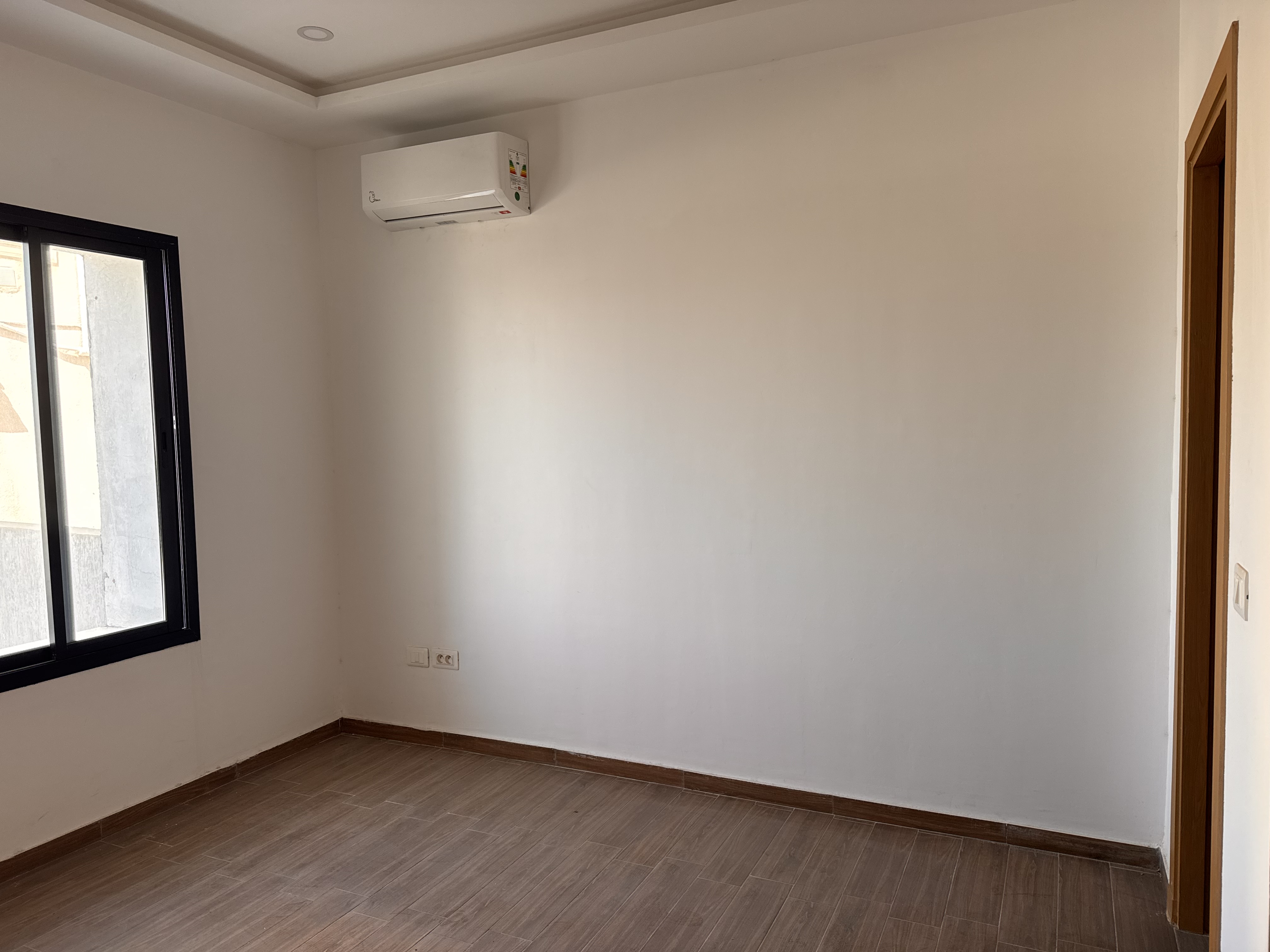 Ezzahra&nbsp;Ezzahra&nbsp;Bureaux & Commerces&nbsp;Bureau&nbsp;Cabinet pour usage bureautique ou professionnel