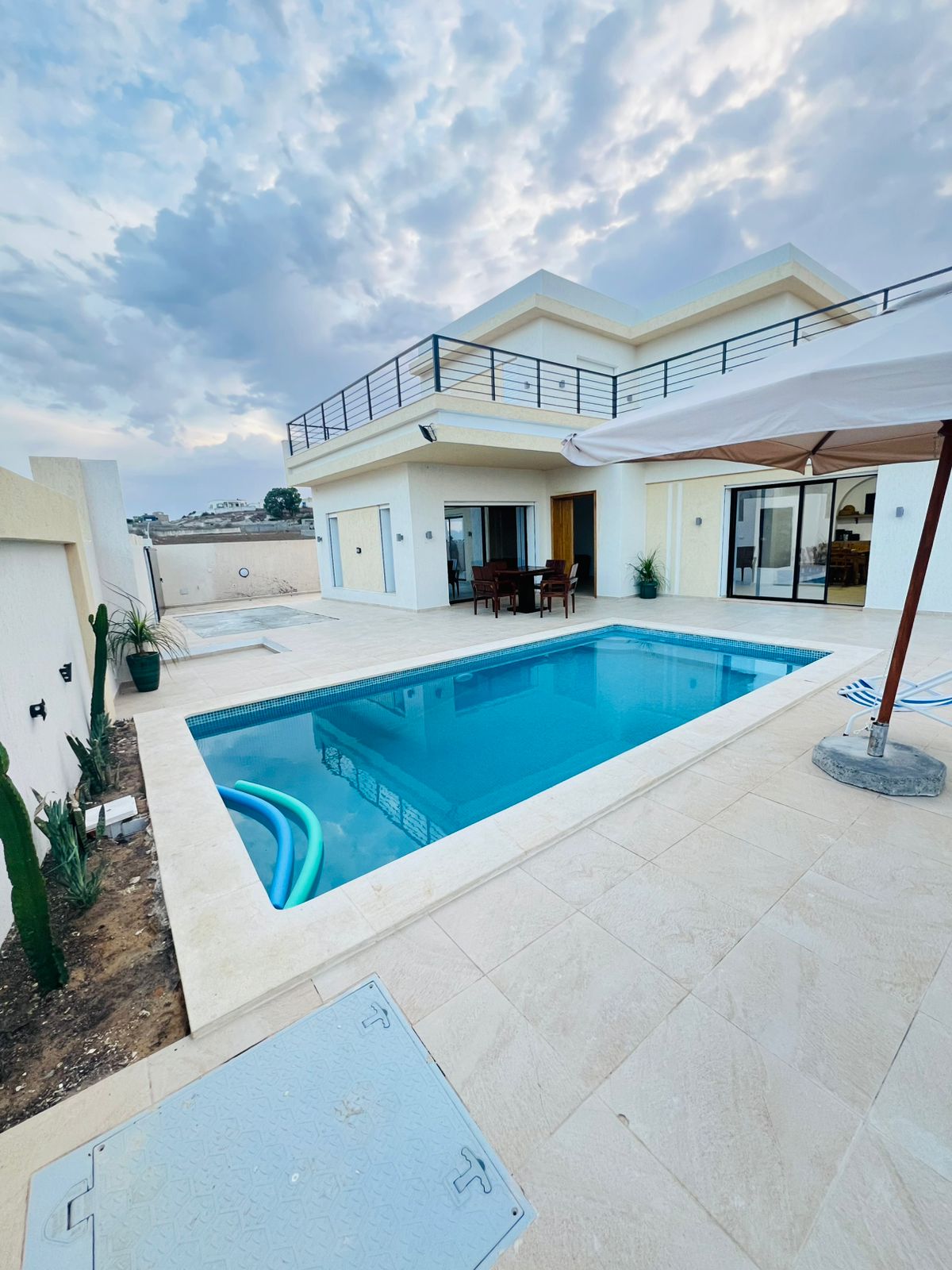 Kelibia&nbsp;Kerkouane&nbsp;Vente&nbsp;Maisons&nbsp;Luxueuse villa avec piscine a plage kelibia