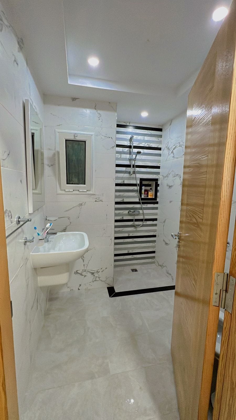 Hammam El Ghezaz&nbsp;Ezzahra&nbsp;Vente&nbsp;Appart. 3 pi�ces&nbsp;Luxueux appartement meubl� pieds dans l'eau