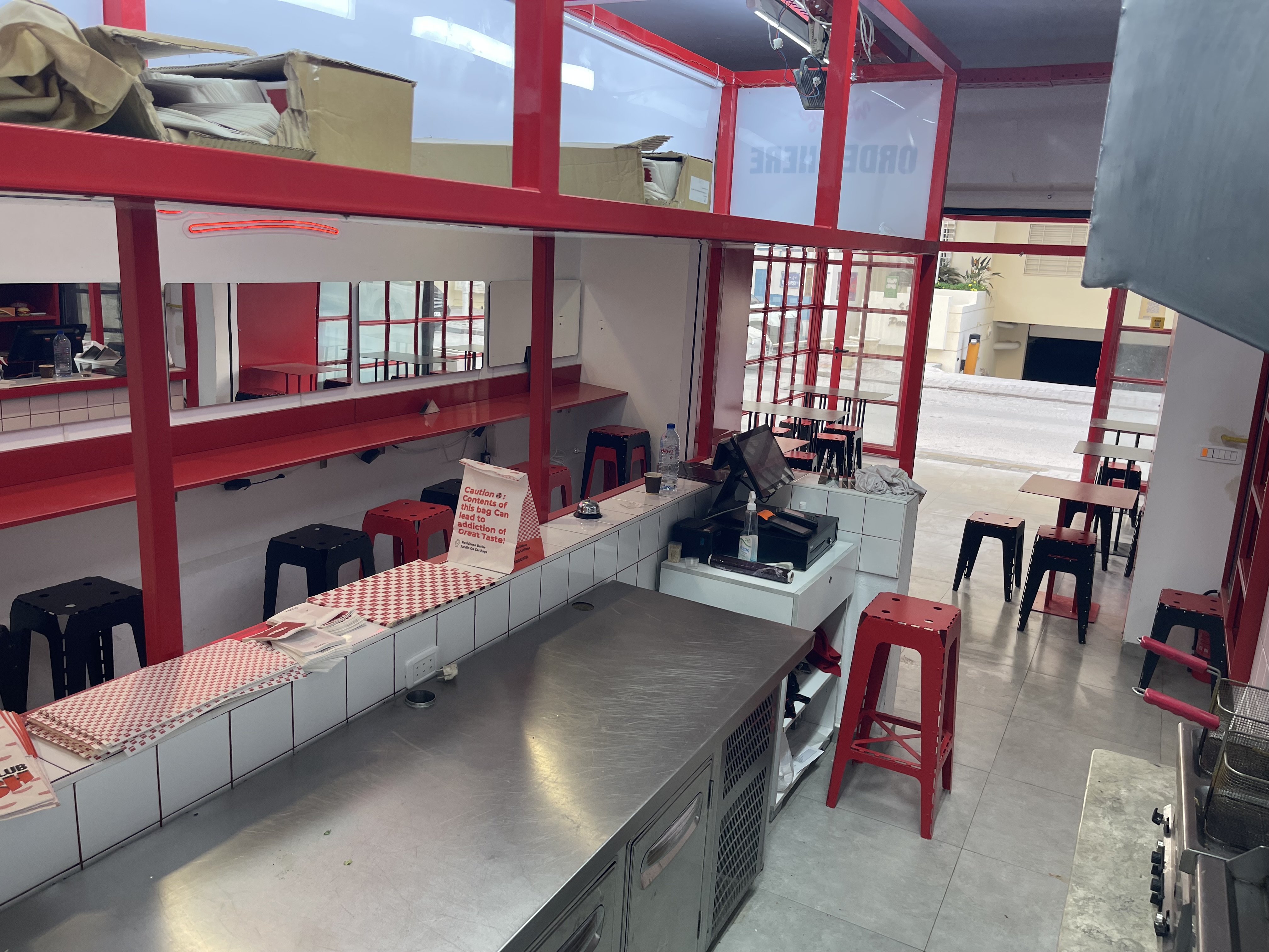 Ain Zaghouan&nbsp;Jardins de Carthage&nbsp;Bureaux & Commerces&nbsp;Surfaces&nbsp;Local tout commerce