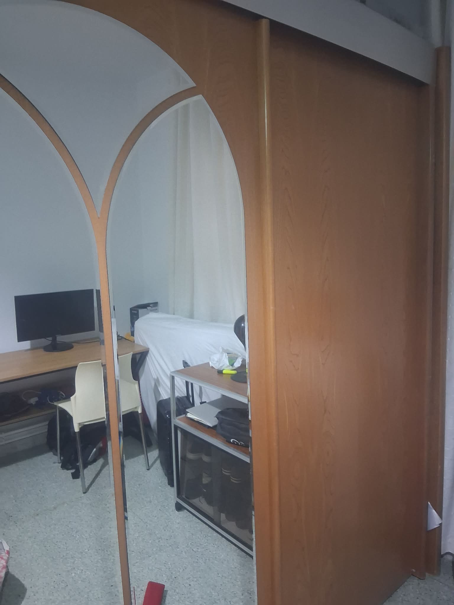 Ariana Ville&nbsp;El Menzah 5&nbsp;Chambres � coucher&nbsp;Armoires - Dressing&nbsp;Un grand dressing