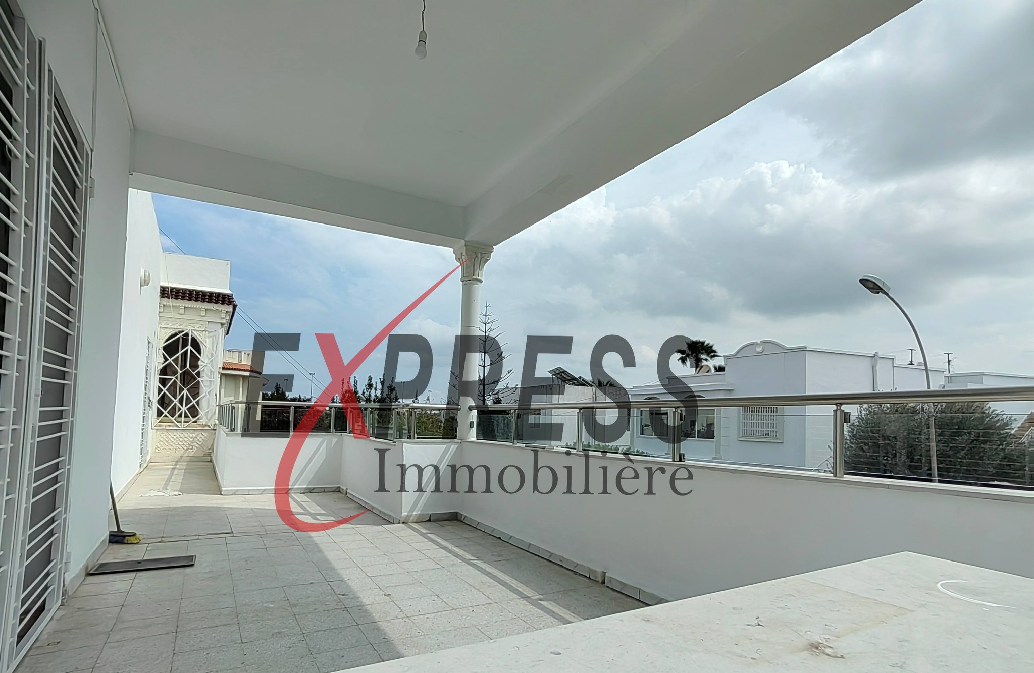 El Menzah&nbsp;El Manar 2&nbsp;Location&nbsp;Maisons&nbsp;Un �tage de villa s3 ind�pendant avec garage