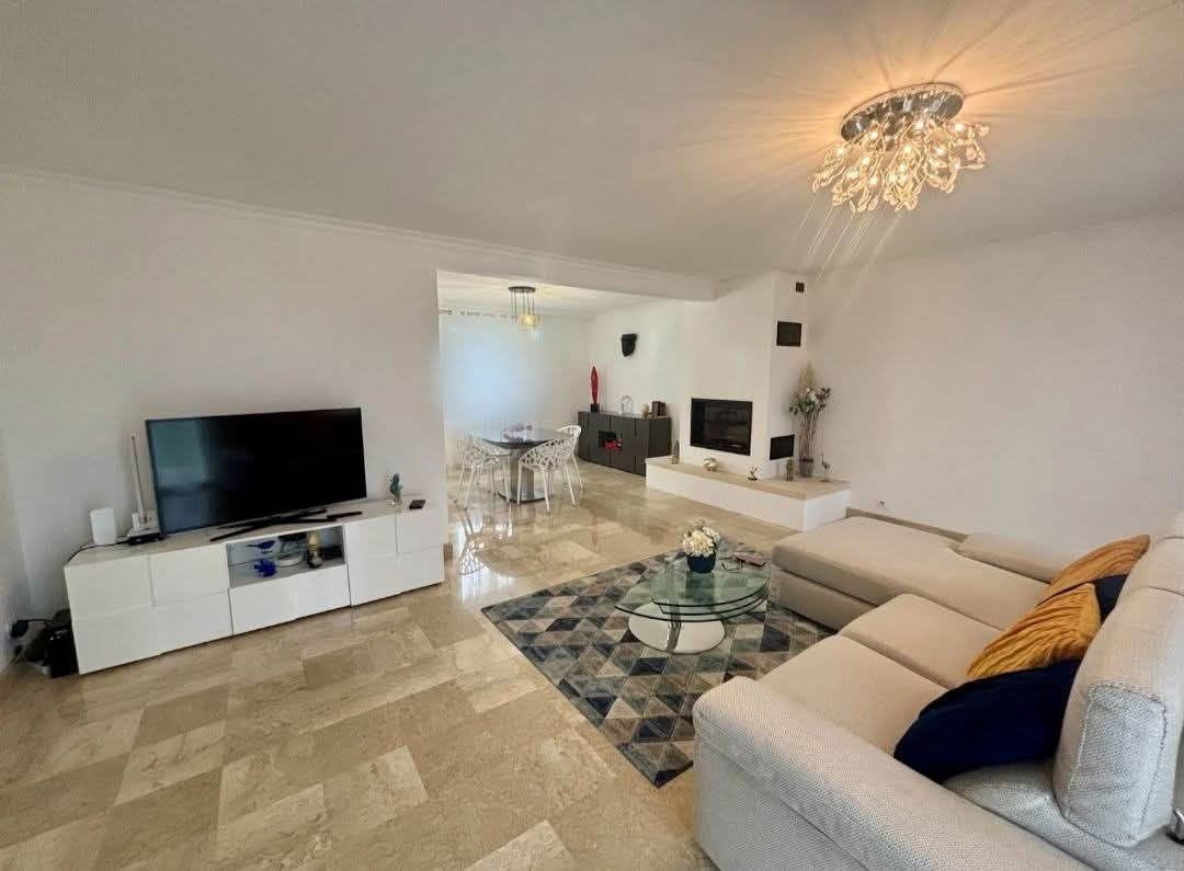 Ariana Ville&nbsp;Cite Ennasr 2&nbsp;Location&nbsp;Maisons&nbsp;Ennasr 2 �tage villa pr�s ren� descartes