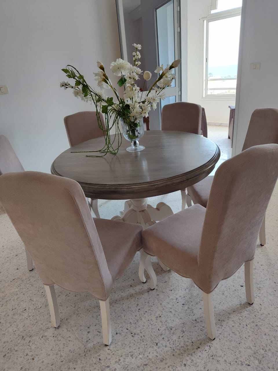 El Menzah&nbsp;El Manar 1&nbsp;Salon - Salle � manger &nbsp;Salle � manger&nbsp;Tr�s belle salle � manger �tat neuf