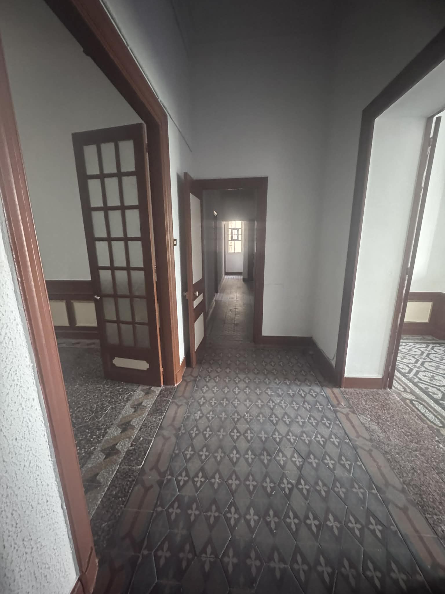 Bab Bhar&nbsp;Bab Bhar&nbsp;Vente&nbsp;Appart. 5 pi�ces+&nbsp;Un grand appartement � rue d'angleterre