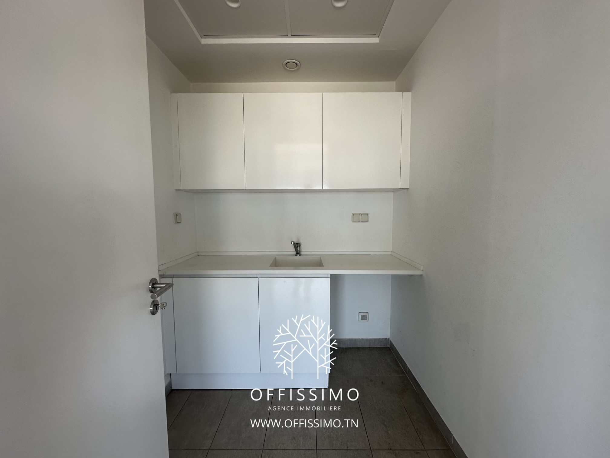 Ain Zaghouan&nbsp;Jardins de Carthage&nbsp;Location&nbsp;Surfaces&nbsp;Open space disponible aux jardins de carthage