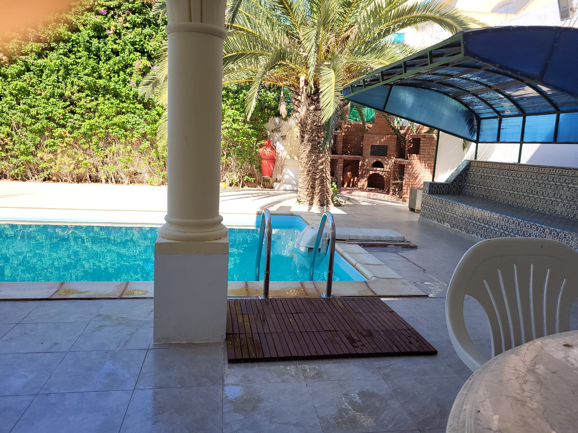 Akouda&nbsp;Chatt Meriem&nbsp;Location&nbsp;Appart. 5 pi�ces+&nbsp;Belle villa spacieuse meubl�e avec piscine
