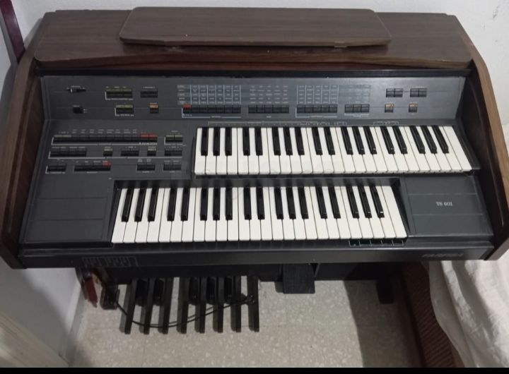 Raoued&nbsp;Cite Chaker&nbsp;Autre&nbsp;Autre&nbsp;Piano antique