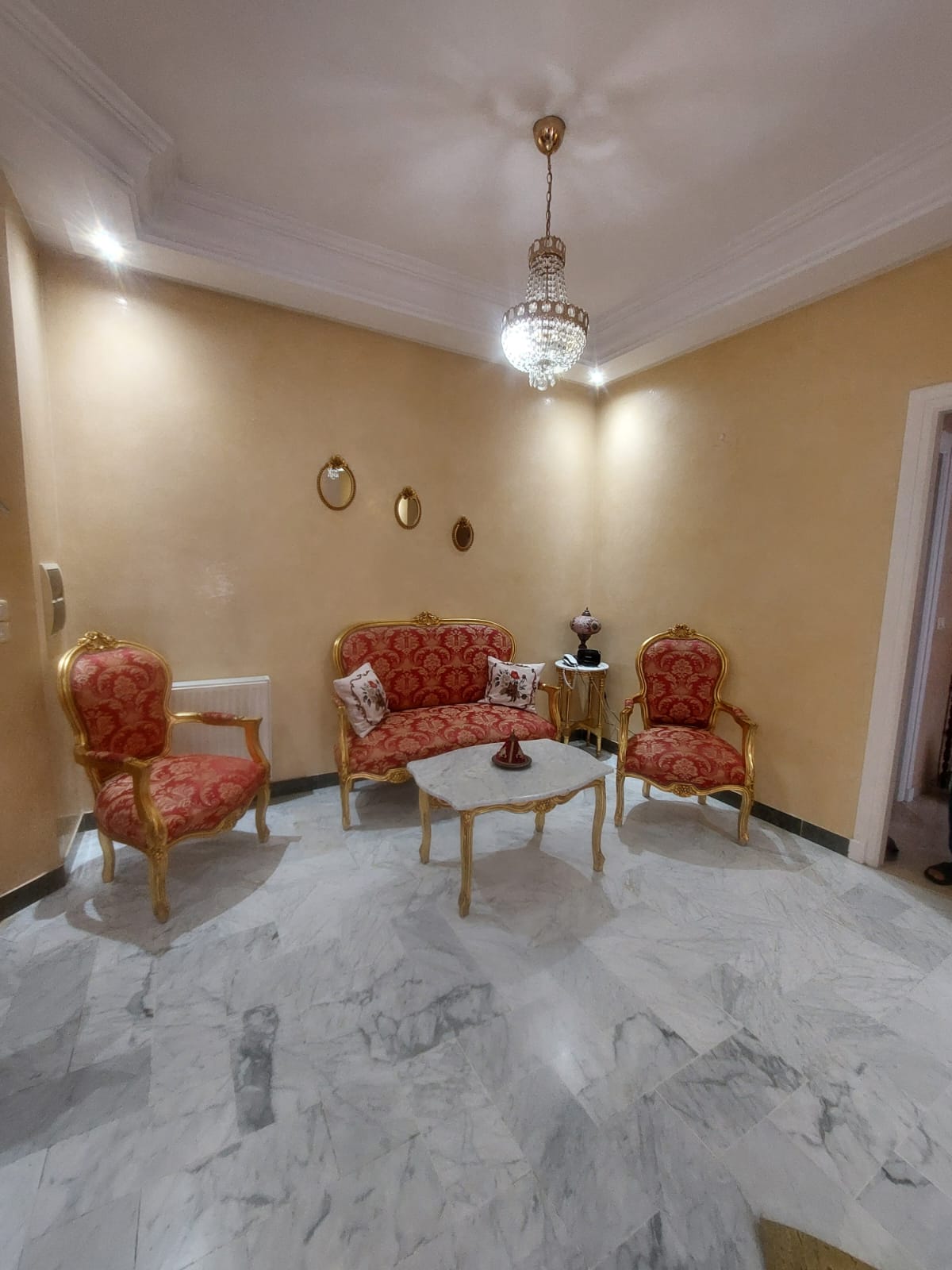 Bou Mhel El Bassatine&nbsp;Bou Mhel&nbsp;Salon - Salle � manger &nbsp;Salons&nbsp;Sallon et deux tables