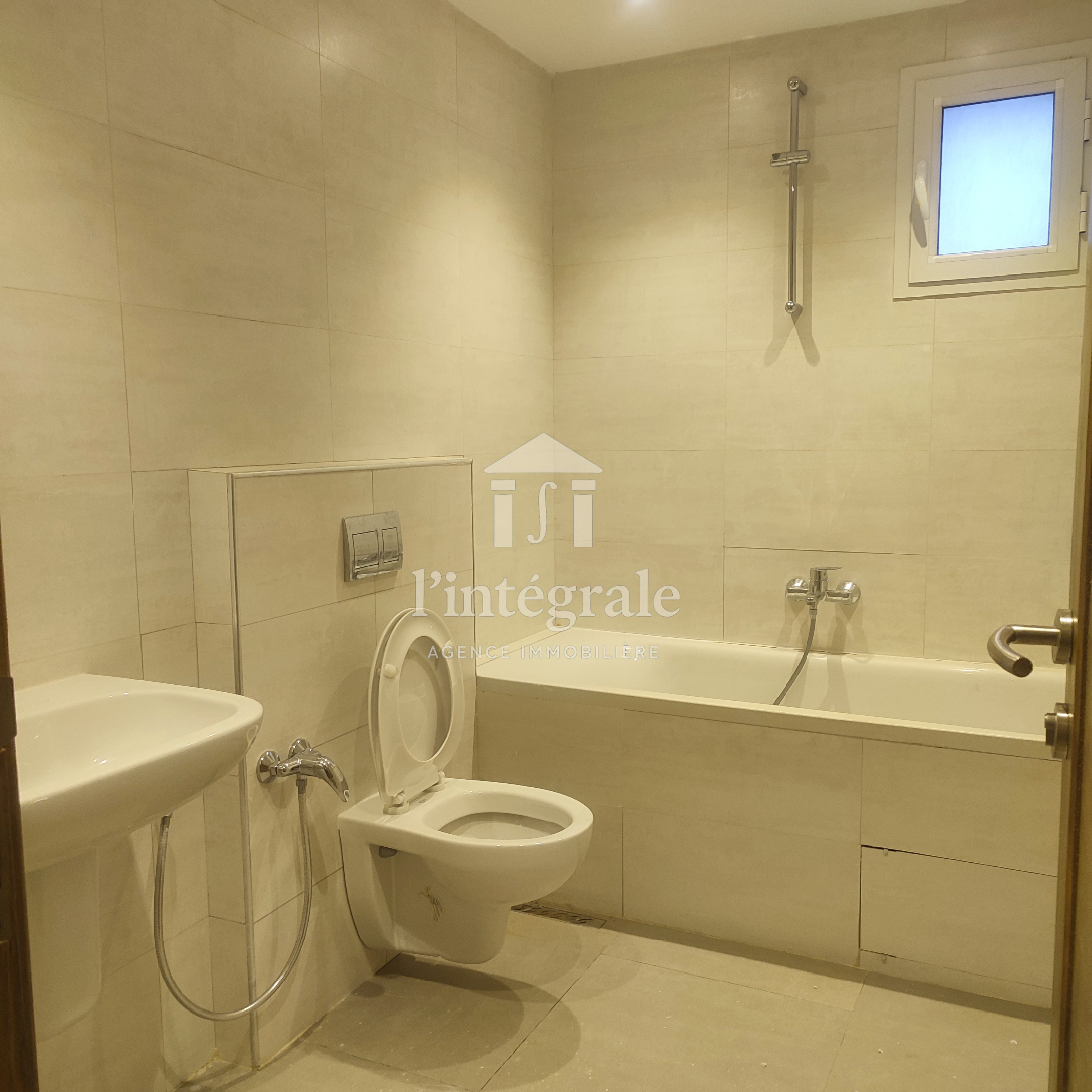 Ariana Ville&nbsp;Borj El Baccouche&nbsp;Location&nbsp;Appart. 4 pi�ces&nbsp;S3 tout neuf au 1er �tage