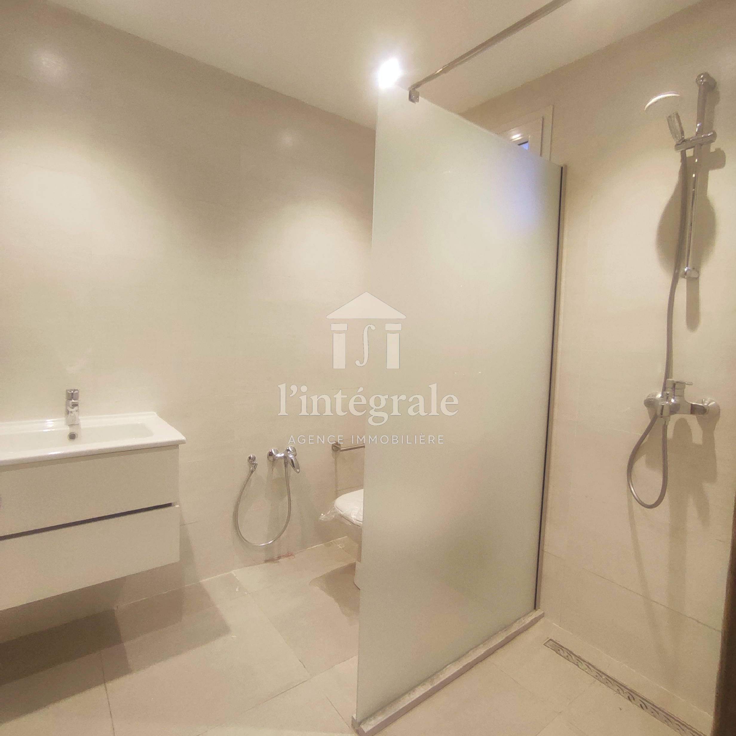 Ariana Ville&nbsp;Borj El Baccouche&nbsp;Location&nbsp;Appart. 4 pi�ces&nbsp;S3 tout neuf au 1er �tage