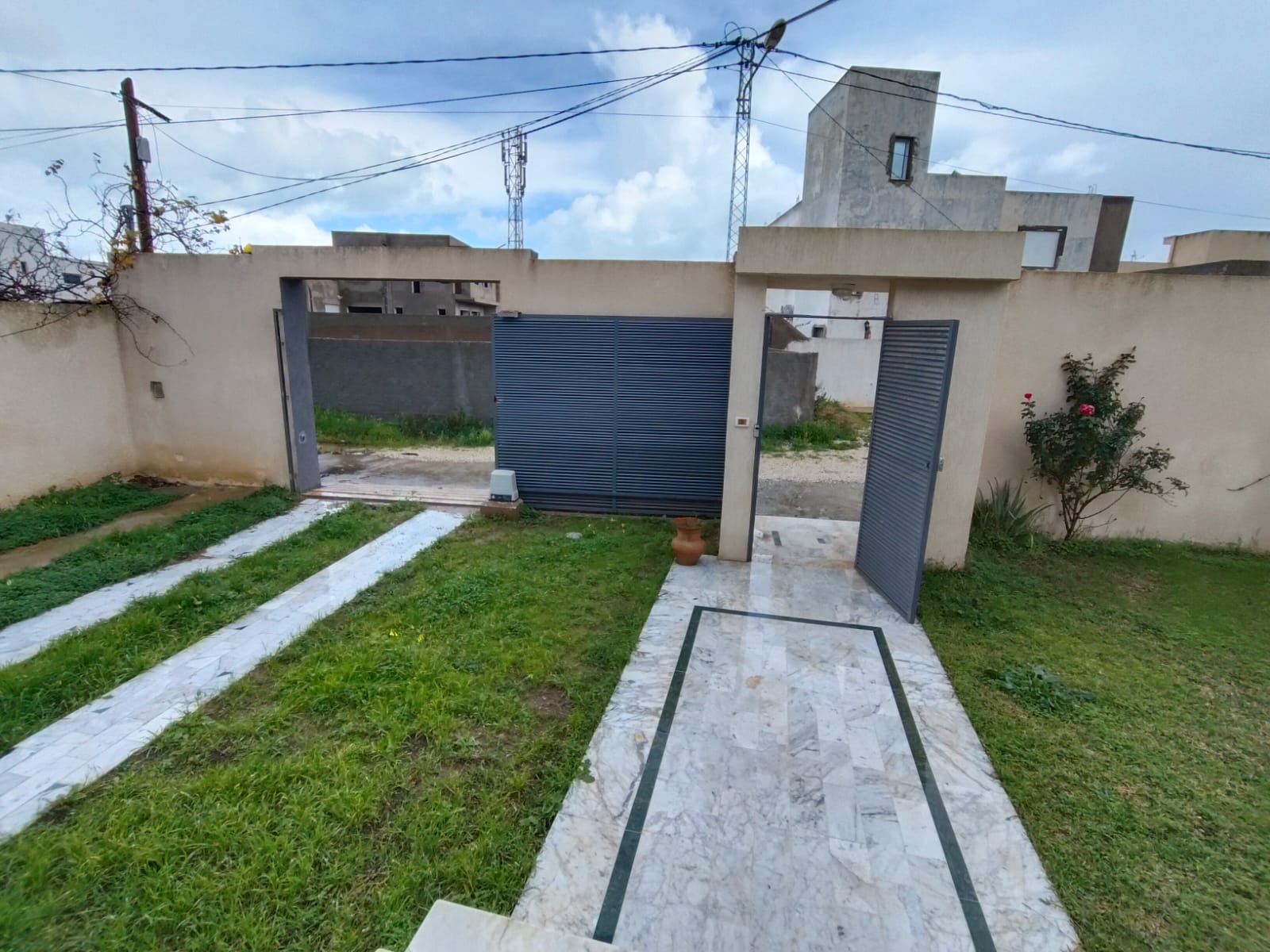 Raoued&nbsp;Borj Touil&nbsp;Location&nbsp;Appart. 5 pi�ces+&nbsp;Borj touil loc villa
