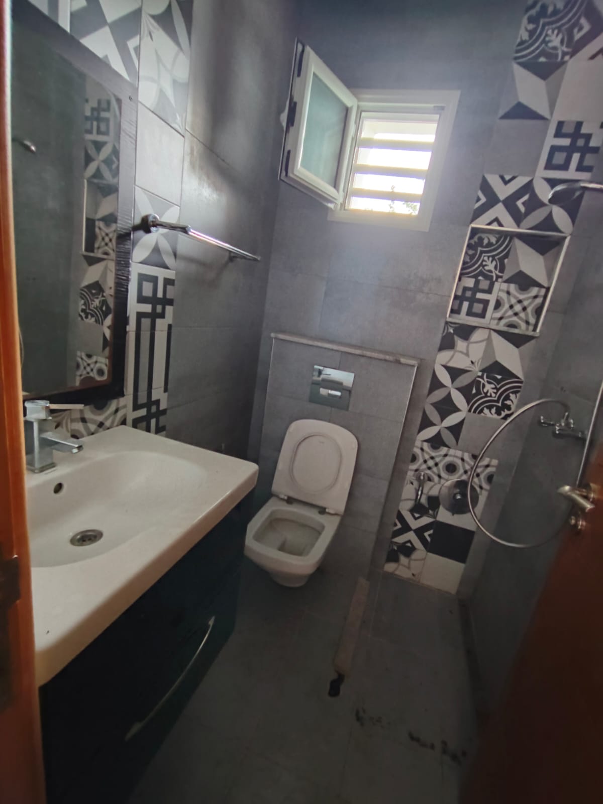 Raoued&nbsp;Borj Touil&nbsp;Location&nbsp;Appart. 5 pi�ces+&nbsp;Borj touil loc villa