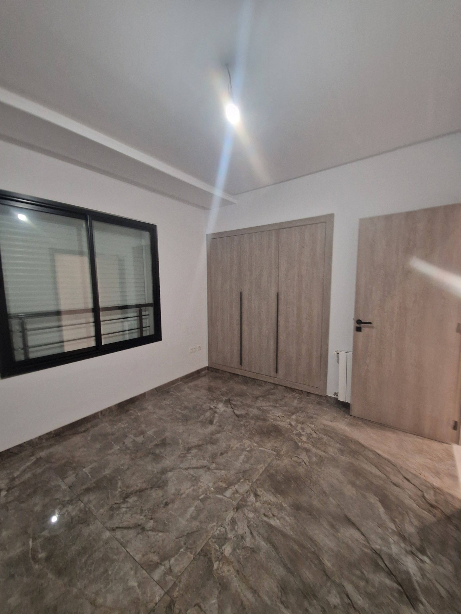 Ariana Ville&nbsp;Cite Ennasr 2&nbsp;Location&nbsp;Appart. 4 pi�ces&nbsp;S3 haut standing avec terrasse cot� salim school