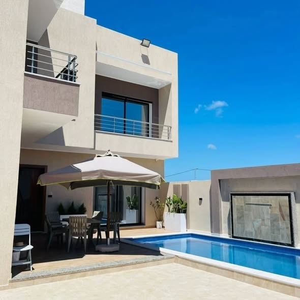 Kelibia&nbsp;Dar Allouche&nbsp;Vente&nbsp;Duplex&nbsp;Villa piscine s4 � 800m du plage dar allouche