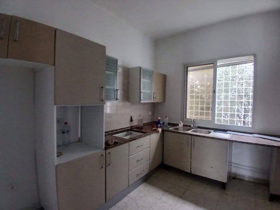 El Menzah&nbsp;El Manar 2&nbsp;Location&nbsp;Appart. 4 pi�ces&nbsp;Un spacieux �tage de villa s3 � manar3