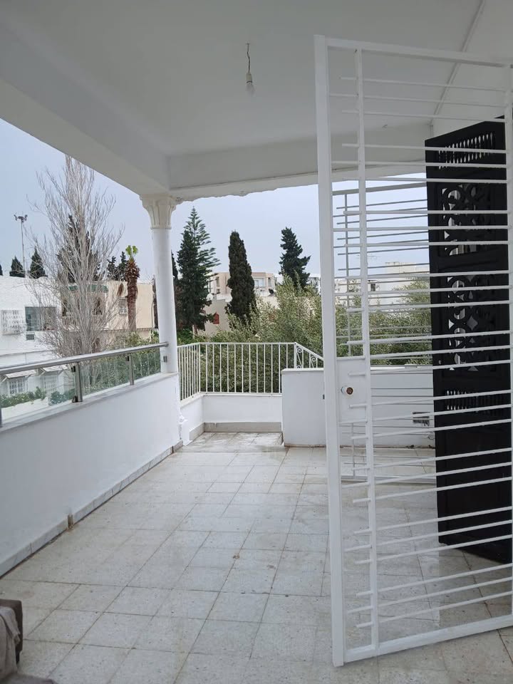 El Menzah&nbsp;El Manar 2&nbsp;Location&nbsp;Appart. 4 pi�ces&nbsp;Un spacieux �tage de villa s3 � manar3