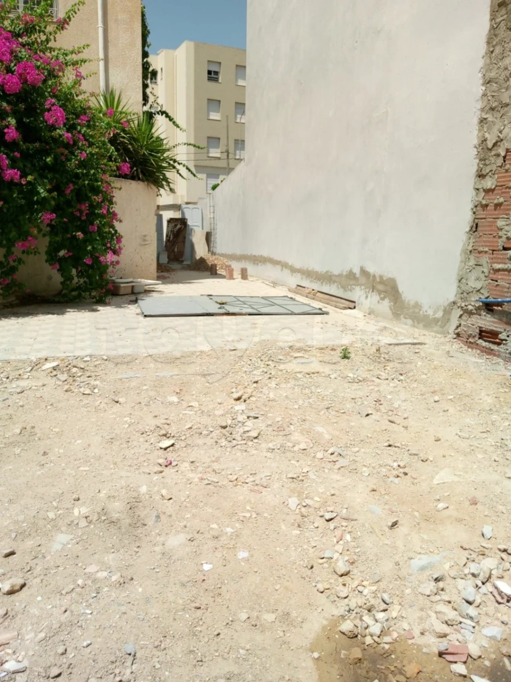 Mannouba&nbsp;La Mannouba&nbsp;Vente&nbsp;Surfaces&nbsp;A saisir un terrain commercial r3 � manouba centre