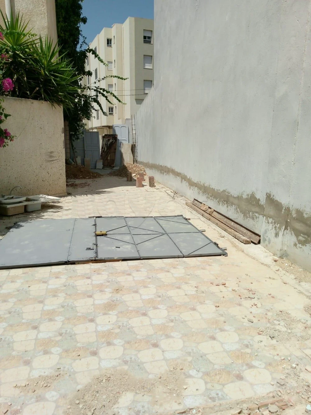 Mannouba&nbsp;La Mannouba&nbsp;Vente&nbsp;Surfaces&nbsp;A saisir un terrain commercial r3 � manouba centre