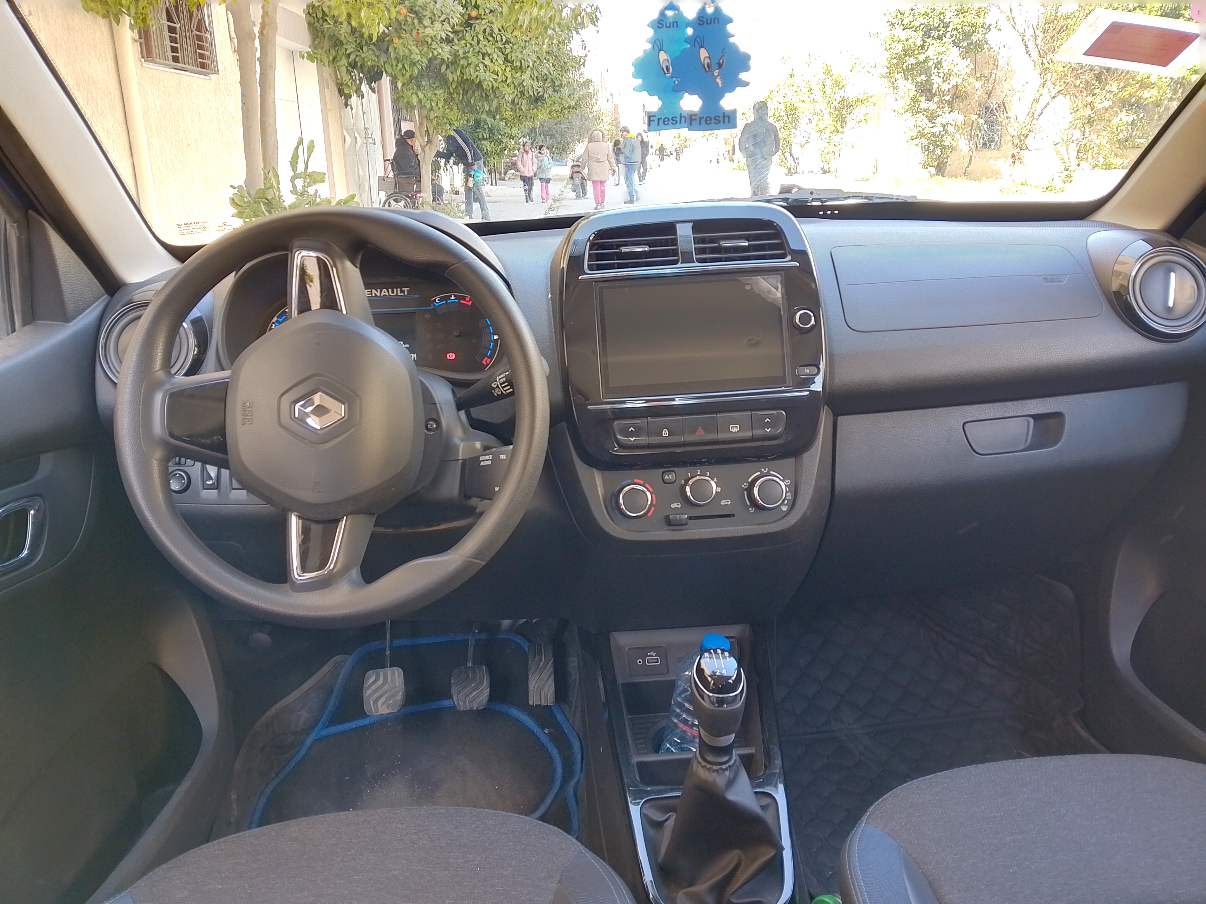 Soliman&nbsp;Soliman&nbsp;Renault&nbsp;Clio&nbsp;Renault kwid 1�re main