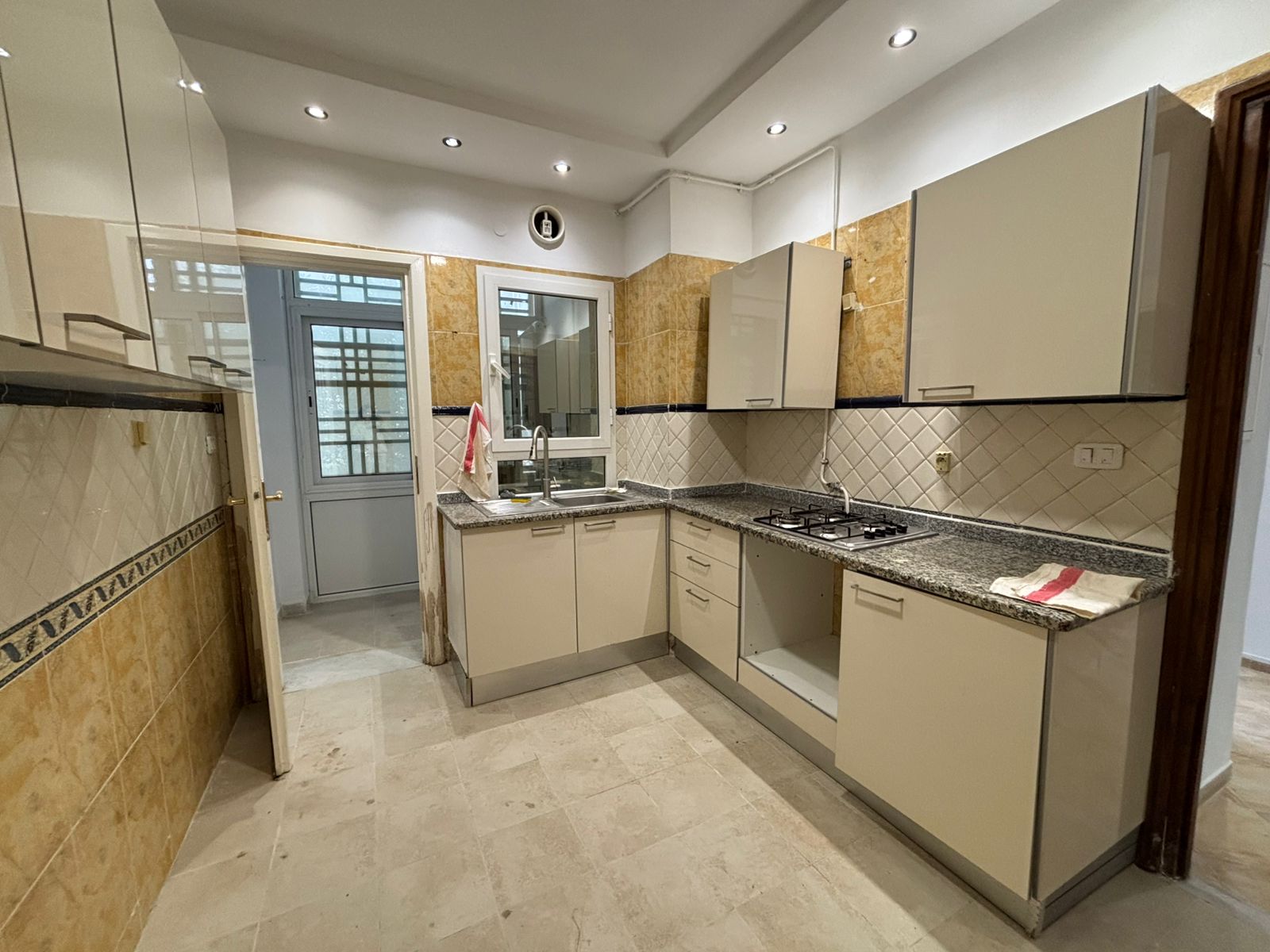 Ariana Ville&nbsp;Cite Ennasr 2&nbsp;Location&nbsp;Appart. 3 pi�ces&nbsp;S plus 2 cit� nasr 2