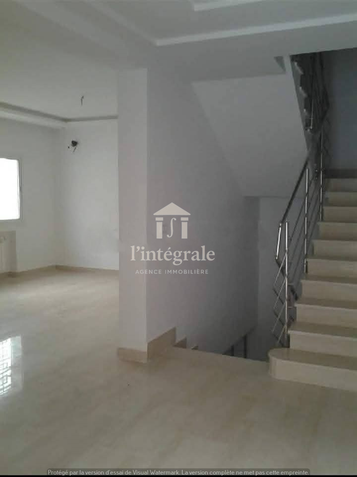 Mnihla&nbsp;Jardins d'el Menzah&nbsp;Location&nbsp;Maisons&nbsp;Superbe triplex s4 tr�s haut standing avec jardin