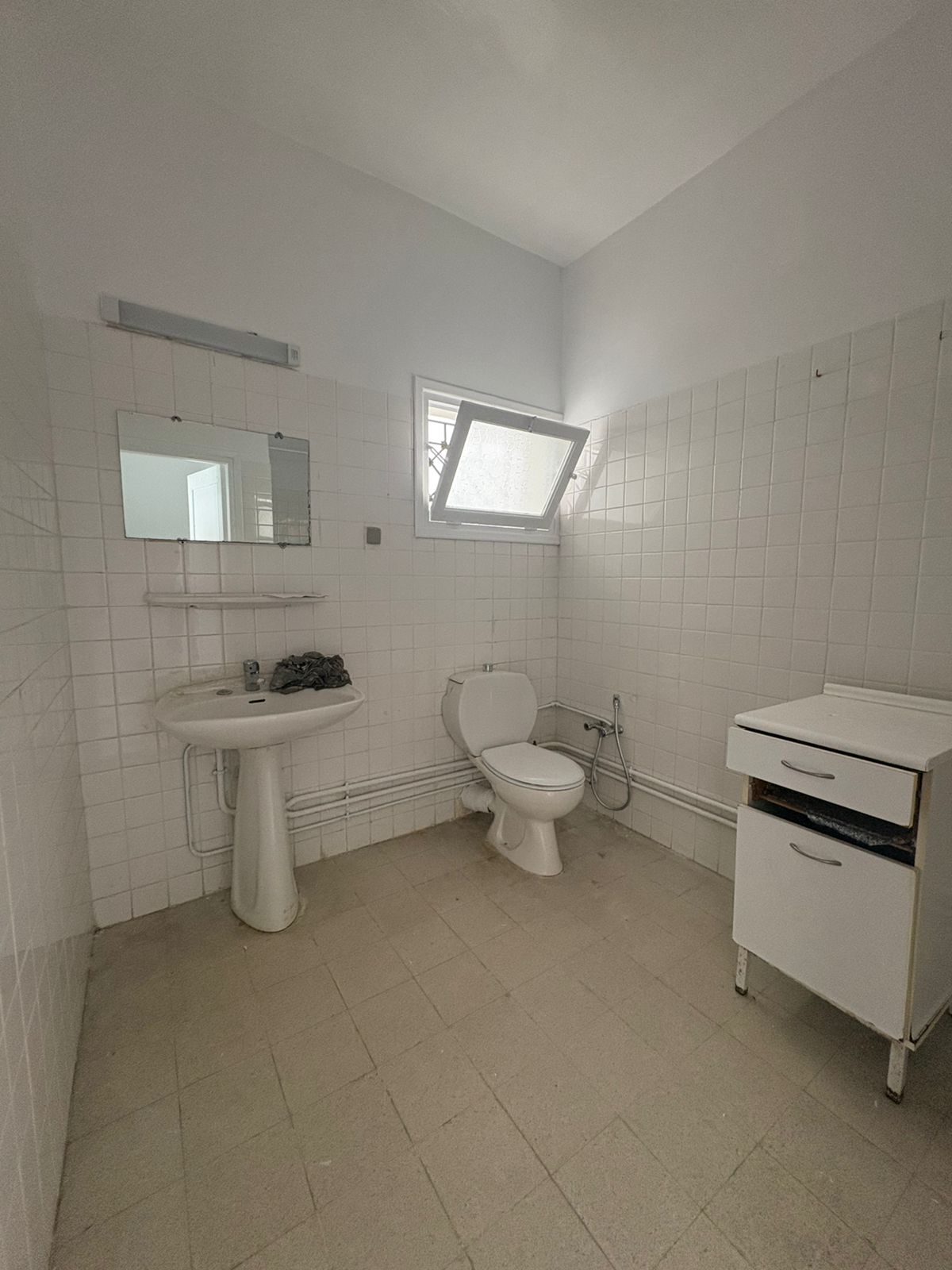 Ariana Ville&nbsp;El Menzah 6&nbsp;Location&nbsp;Duplex&nbsp;Spacieux triplex uv4 menzah6 usage habitation