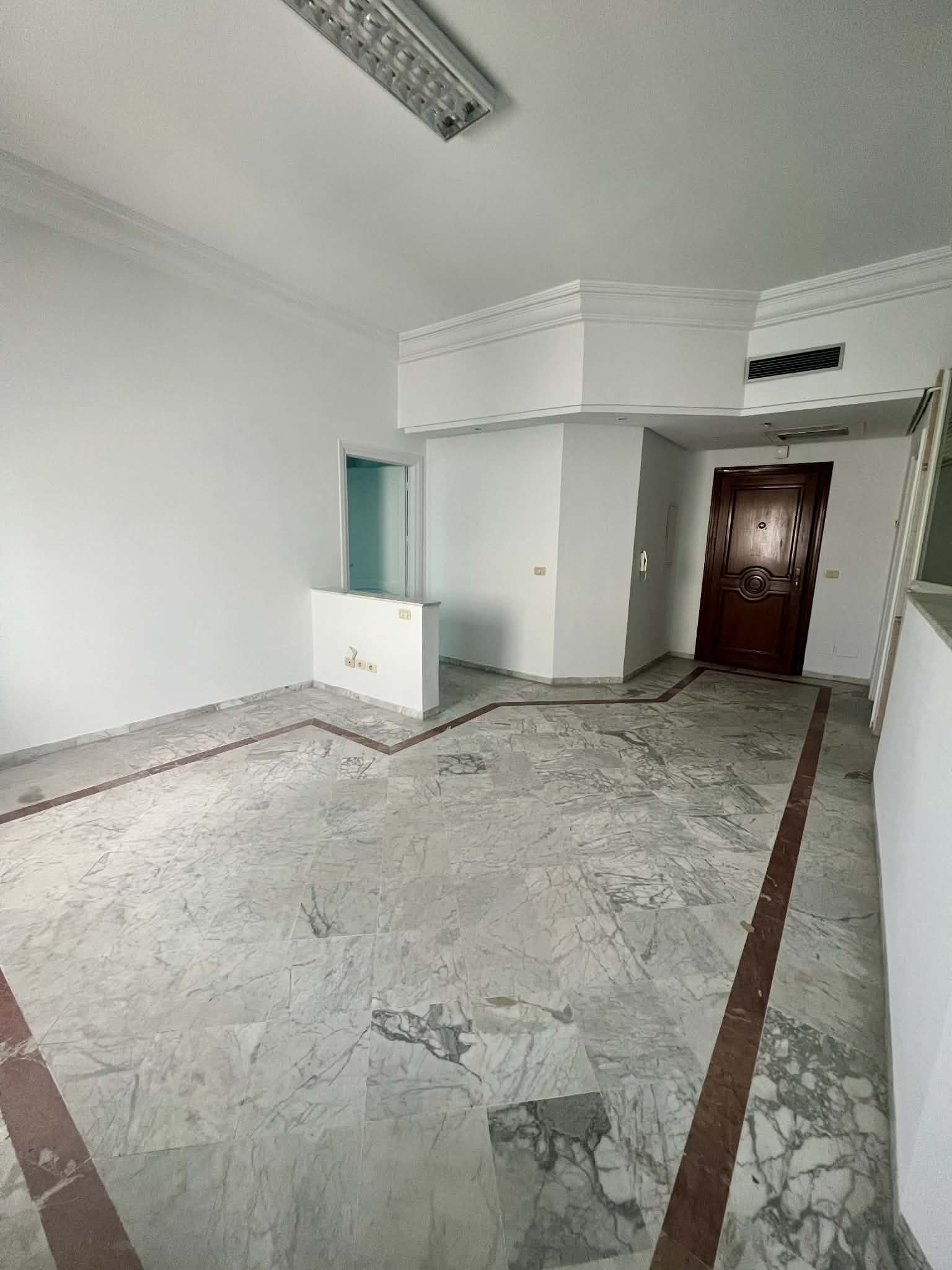 La Marsa&nbsp;Berge Du Lac&nbsp;Location&nbsp;Appart. 2 pi�ces&nbsp;Bureau open space et une pi�ce au lac 1