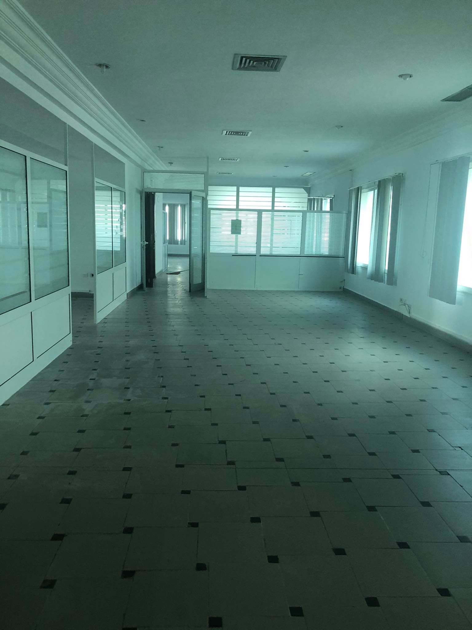 La Marsa&nbsp;Berge Du Lac&nbsp;Location&nbsp;Surfaces&nbsp;Open space au lac 1