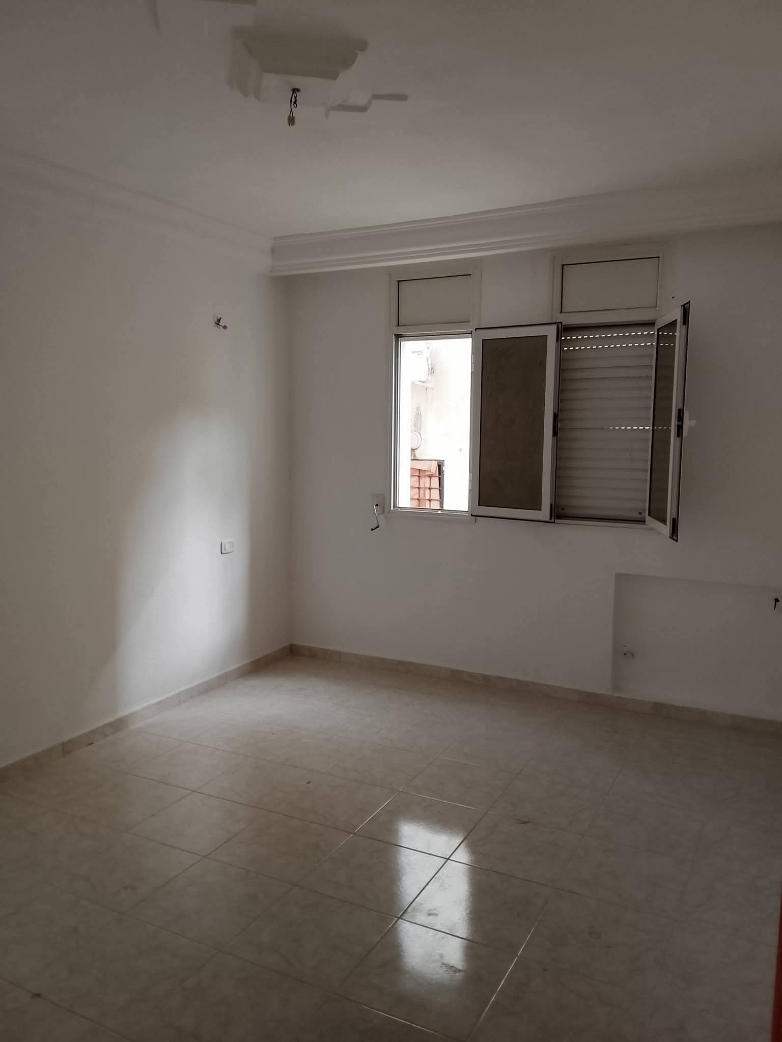 El Mourouj&nbsp;El Mourouj&nbsp;Location&nbsp;Appart. 4 pi�ces&nbsp;Offre etage de villa ind�pendant mourouj 6