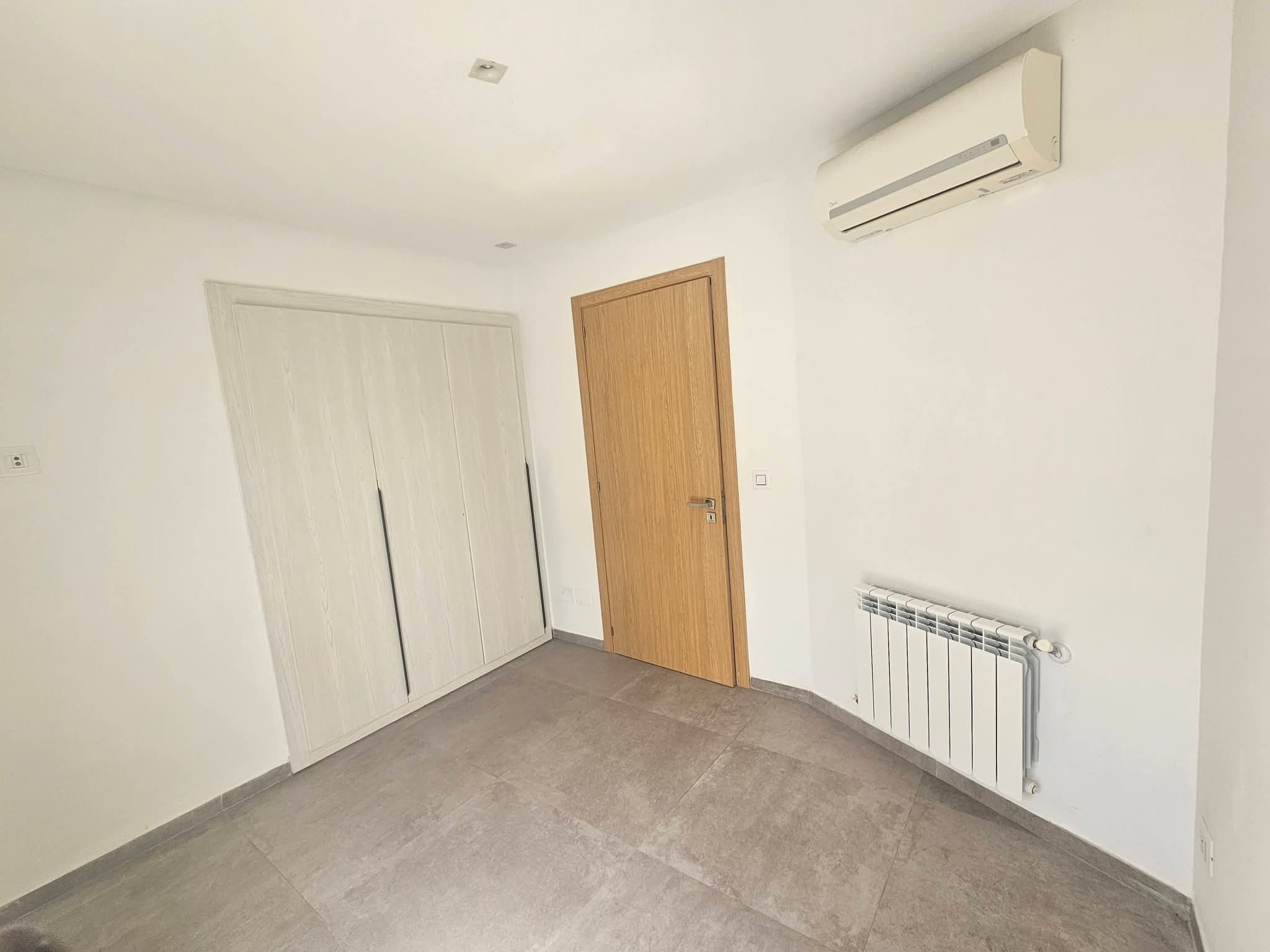 Ariana Ville&nbsp;Cite Ennasr 2&nbsp;Vente&nbsp;Appart. 2 pi�ces&nbsp;Pour investissement un  s1 de 225 md a ennasr 2