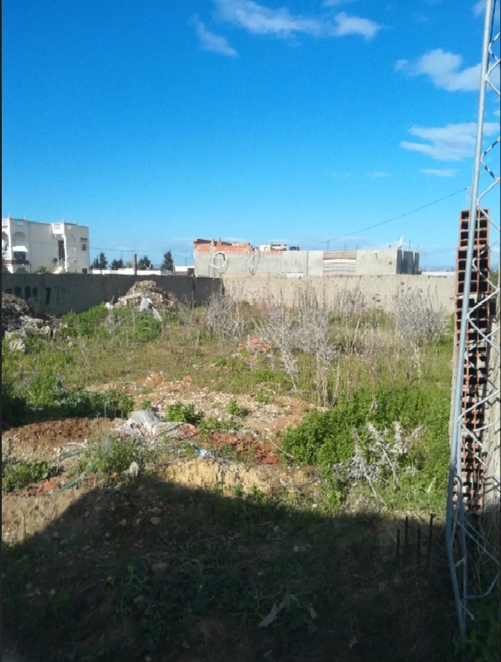 Raoued&nbsp;Borj Touil&nbsp;Terrain&nbsp;Terrain nu&nbsp;Bonne occasion